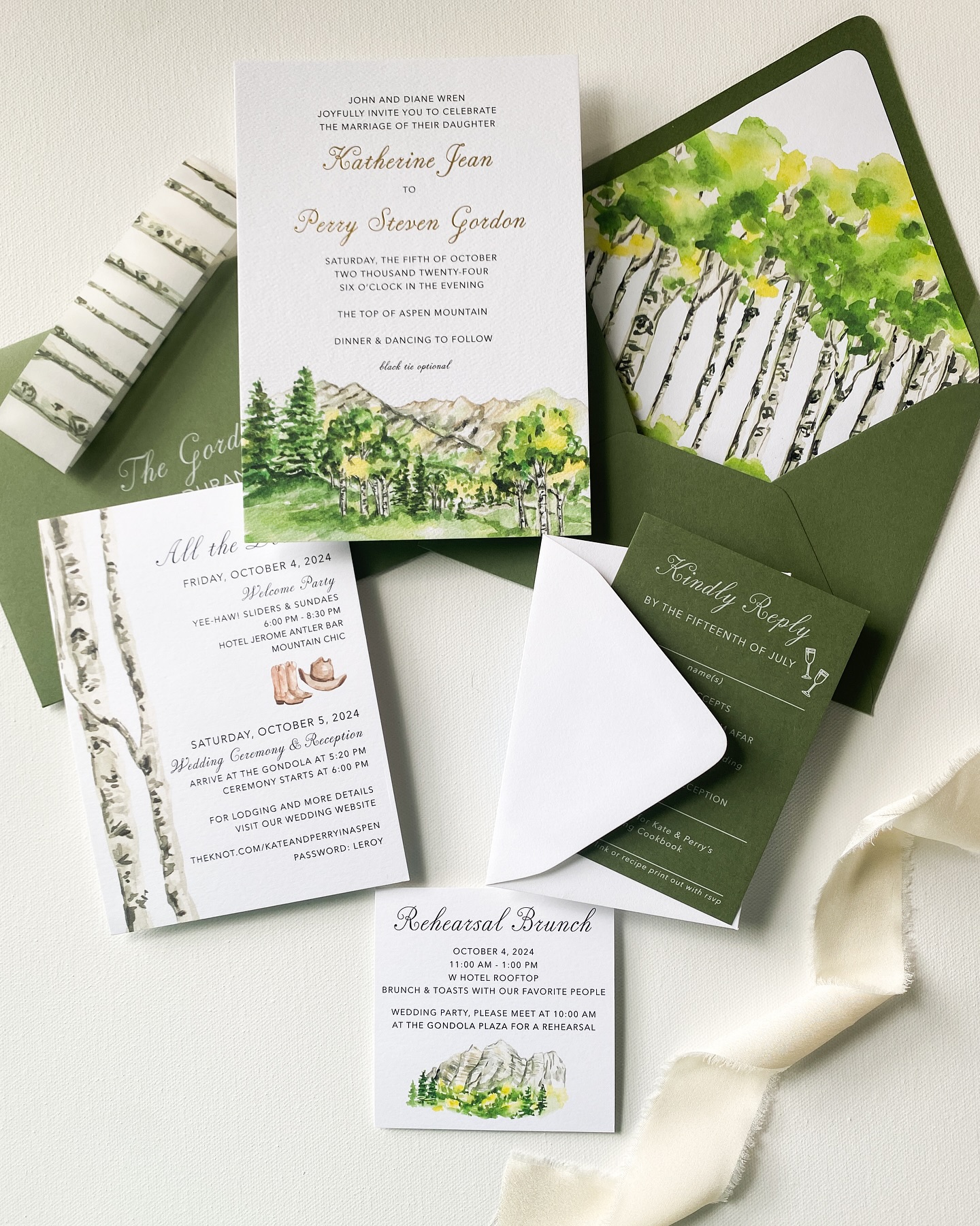 Hi, hello, we love green over here!! ๐๐๐ฎ๐ช Green envelopes, a green pocket, greenery painted for a vellum wrap, liner or invitation accents, yes please! Happy St. Paddyโs yโall! Itโs the jolliest day of the year ๐ Slรกinte ๐
๐๐๐๐๐
#stpaddysday #stpatricksday #welovegreen #greenenvelopes #stationerydesign #weddinginvitations #watercolor #weddinginspo #watercolorinvitation #Slรกinte #irish #weddinginvitation #custominvitations