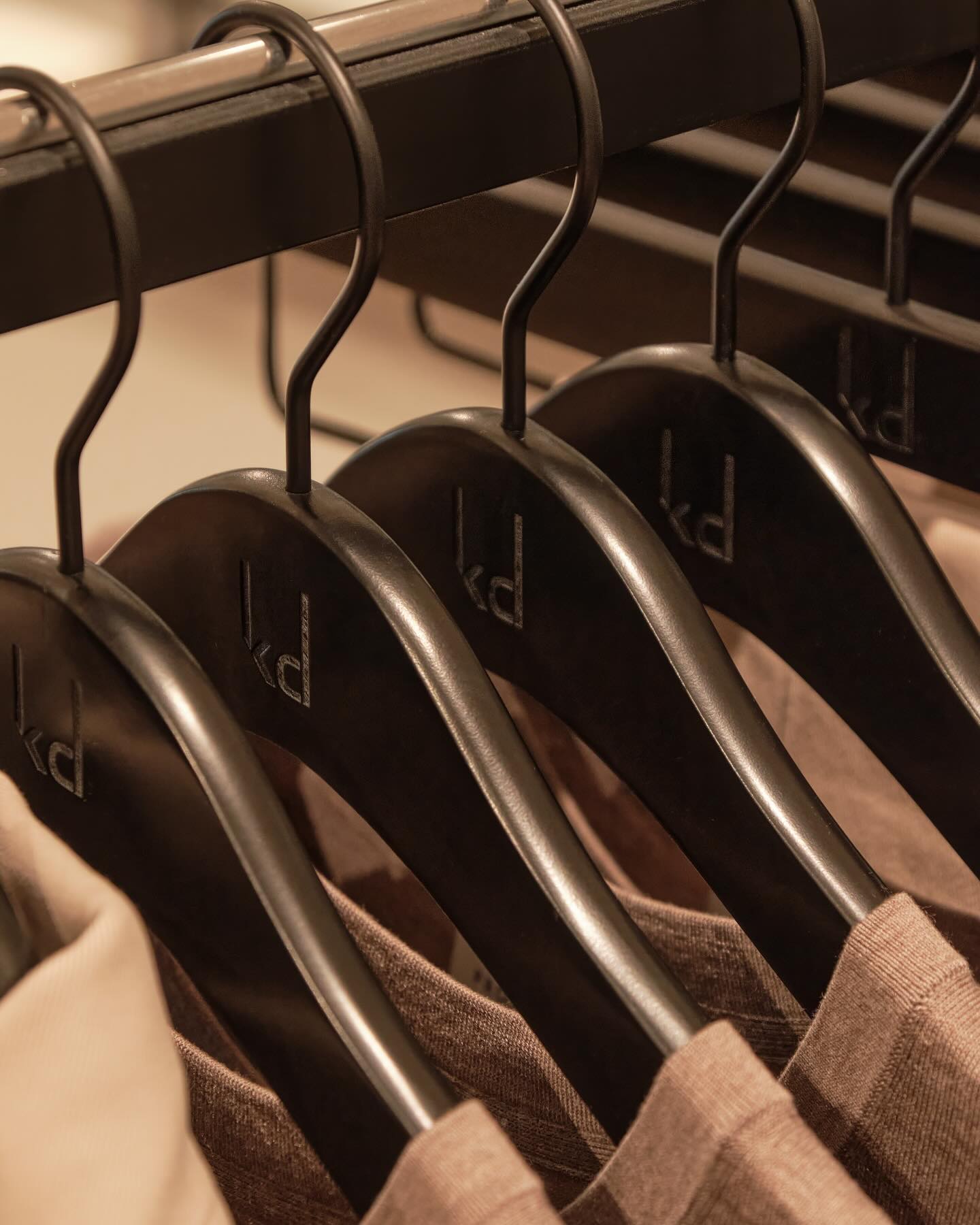 A new store, an upgraded presentation.
@konijnendijkmode has created an impressive retail space—one to be proud of!
We proudly contributed to upgrading the store presentation, ensuring that the products truly stand out in this beautiful, refreshed environment.
A sleek and stylish look makes all the difference.
#dailyretailsupply #drs