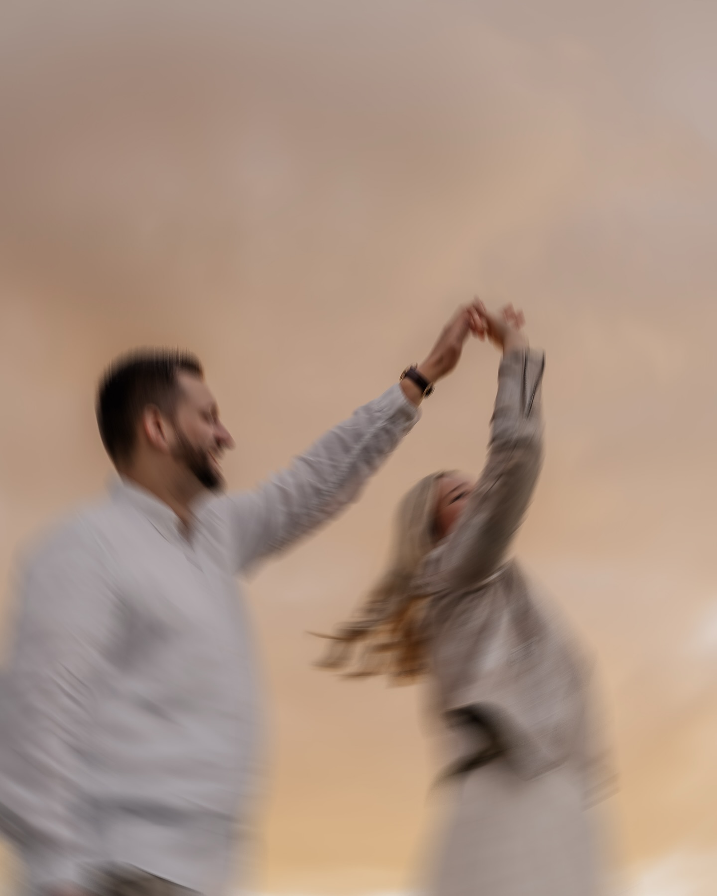 A & C ✨
Diese Bilder sind bei unserem Save the Date-Shooting entstanden – eine schöne Möglichkeit, vor der Hochzeit schon mal ein paar besondere Momente festzuhalten und Familie sowie Freunde auf den großen Tag einzustimmen.
Wir hatten richtig viel Spaß beim Shooting und ich freue mich schon sehr, die beiden dieses Jahr an ihrem großen Tag begleiten zu dürfen. 💌✨
#savethedate #couple #coupleshoot #shooting #couplephotography #paarfotografie #shesaidyes #engagement #engagementphotos #weddingvibes