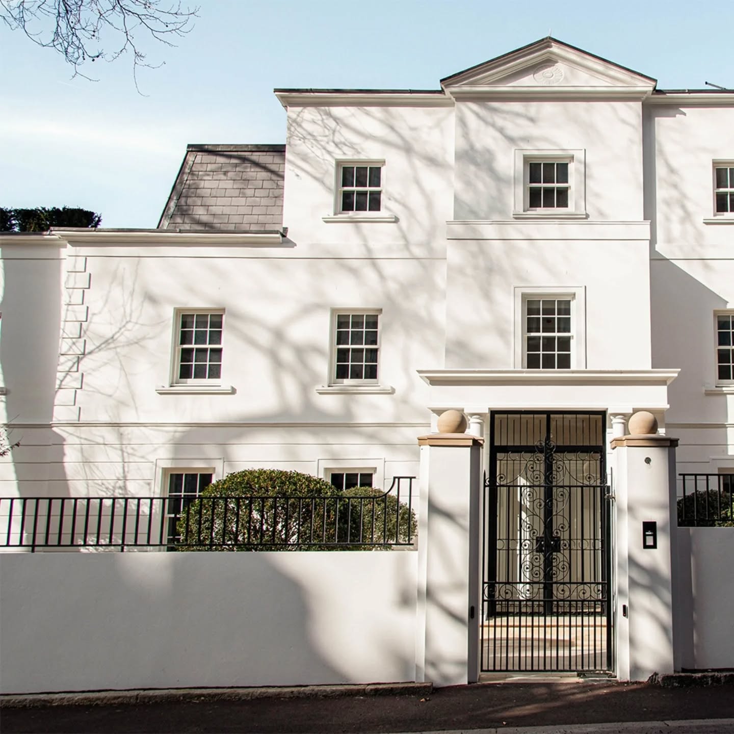 As work on site nears completion, it’s time to celebrate the transformation of our private residential project near Hyde Park. 🌿
With a focus on lighting and detail, this development enhances and celebrates the buildings original neo-Georgian charm.
#Architecture #construction #innovation #London #hydepark #London architects #building