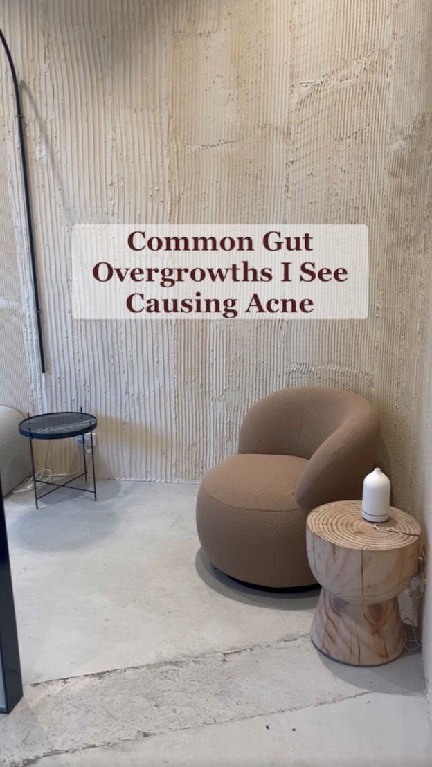 🦠Your gut plays a pivotal role in skin health, influencing inflammation, detoxification, and hormone balance. When the gut is out of balance—whether from bacterial overgrowth, parasites, or yeast—acne can be one of the first signs.
🔎Here are some common gut imbalances I see in clients struggling with persistent breakouts:
•H. pylori – Low stomach acid, poor digestion, and inflammation.
•Methane-producing bacteria (M. smithii) – Sluggish bowels, toxin buildup, and hormone imbalances. Methane producing bacteria is often linked with SIBO.
•Dysbiosis causing bacteria (Streptococcus parasanguinis, Klebsiella pneumoniae, Citrobacter freundii) – Imbalance in gut bacteria leading to inflammation.
•Parasites (Blastocystis hominis) – Gut distress impacting skin health and systemic symptoms such as fatigue, brain fog and menstrual problems.
•Candida albicans – Yeast overgrowth, sugar cravings, and skin flare-ups.
👉Balancing the gut is a key part of clearing acne from the inside out and functional testing can help uncover what’s really going on.
📍Book an initial consult, and let’s create a personalised plan to support your skin from the inside out.
#guthealth #acnehealing #holisticskin #functionalmedicine #skincarefromwithin #gutskinconnection #microbiomehealth #acnenaturopath #hormonalacne #digestivehealth #clearskinjourney #acnecauses #rootcausehealing #skinhealthmatters #functionaltesting