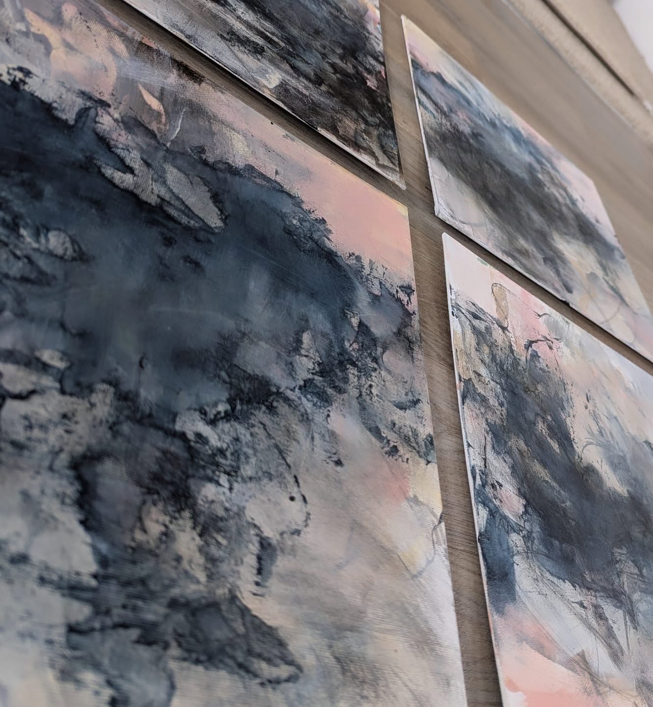 Lots of new work on the go this week including smaller works (50cms which will be framed in a hand painted (using Coat and Little Greene paint) St Ives frame and also 70x80cms unframed.
#newwork
#contemporarypainting
#framedart
#bespokeart
#contemporaryhomes
#affordableart