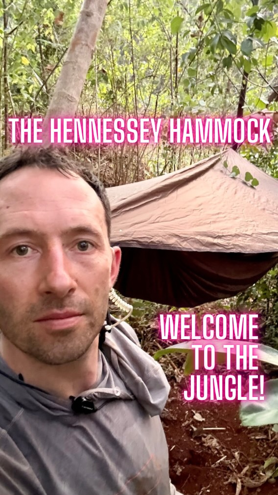 I’m sleeping on the rim of a disused quarry tonight. Not many mature trees around so not ideal for the hammock. It took a bit of jiggery-pokery rigging saplings together with paracord, but I now have a luxurious bed for the night! 🙌 #expedition #jungle #wildcamp #wildernessmedicine @secret.compass @worldextrememedicine @hennessyhammock