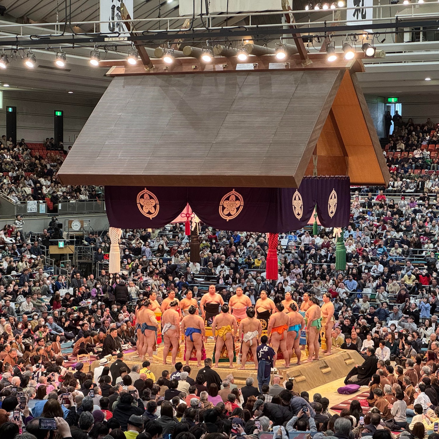 The March Grand Sumo Tournament, known as the Haru Basho, is currently underway at EDION Arena Osaka (Osaka Prefectural Gymnasium) from March 9 to March 23, 2025.
Sumo is a traditional Japanese wrestling sport, where two competitors (Rikishi) try to force each other out of a circular ring or make any part of the opponent's body, other than the soles of their feet, touch the ground.
.
.
2025年3月9日至3月23日,春場所(Haru Basho)大相撲比賽正在大阪的EDION體育館(大阪府立體育館)舉行。
相撲(Sumo)是日本的傳統摔跤運動,兩位競爭者(力士)試圖將對方推出圓形比賽場地,或使對方的身體任何部分(除了腳底)觸地。
.
.
#japanguide #triptojapan #travelinjapan #visitjapanjp #visitmyjapan #jntosg #visitjapanphillipplines #jntoid #visitjapanAU #japanrevealed #travelgraphy #travelgram #traveling #trending #japanese #instagram #osaka #visitjapanUS #visitjapanCA #sumo #wrestling #sport