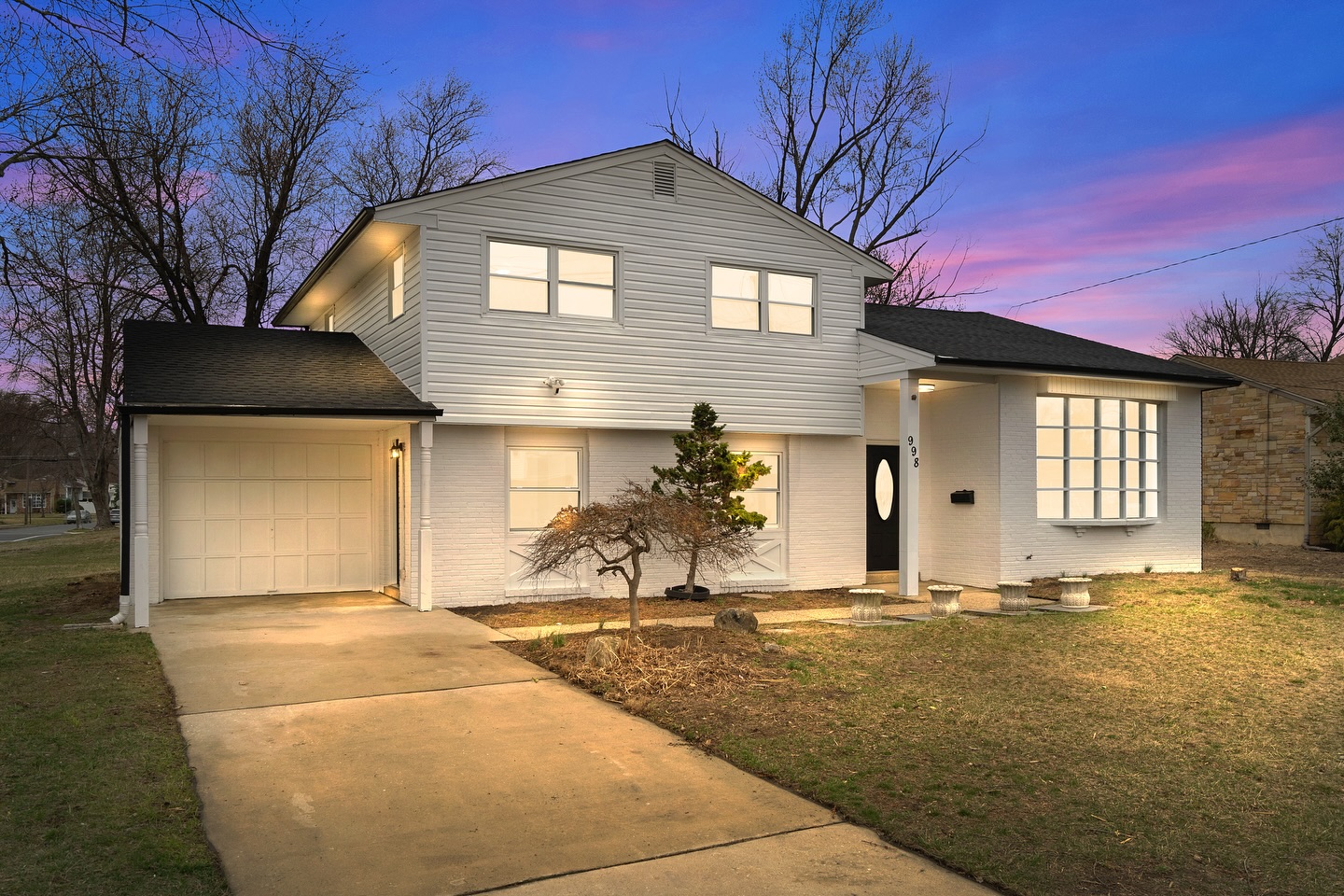 Give your listings a glowing first impression with virtual twilight photos! 🌅
.
.
.
#realestate #njrealestate #njrealtor #southjersey #cherryhill #virtualtwilight #daytodusk #realestatephotography #realestatephoto #realestatephotos #realtor #realestatenj