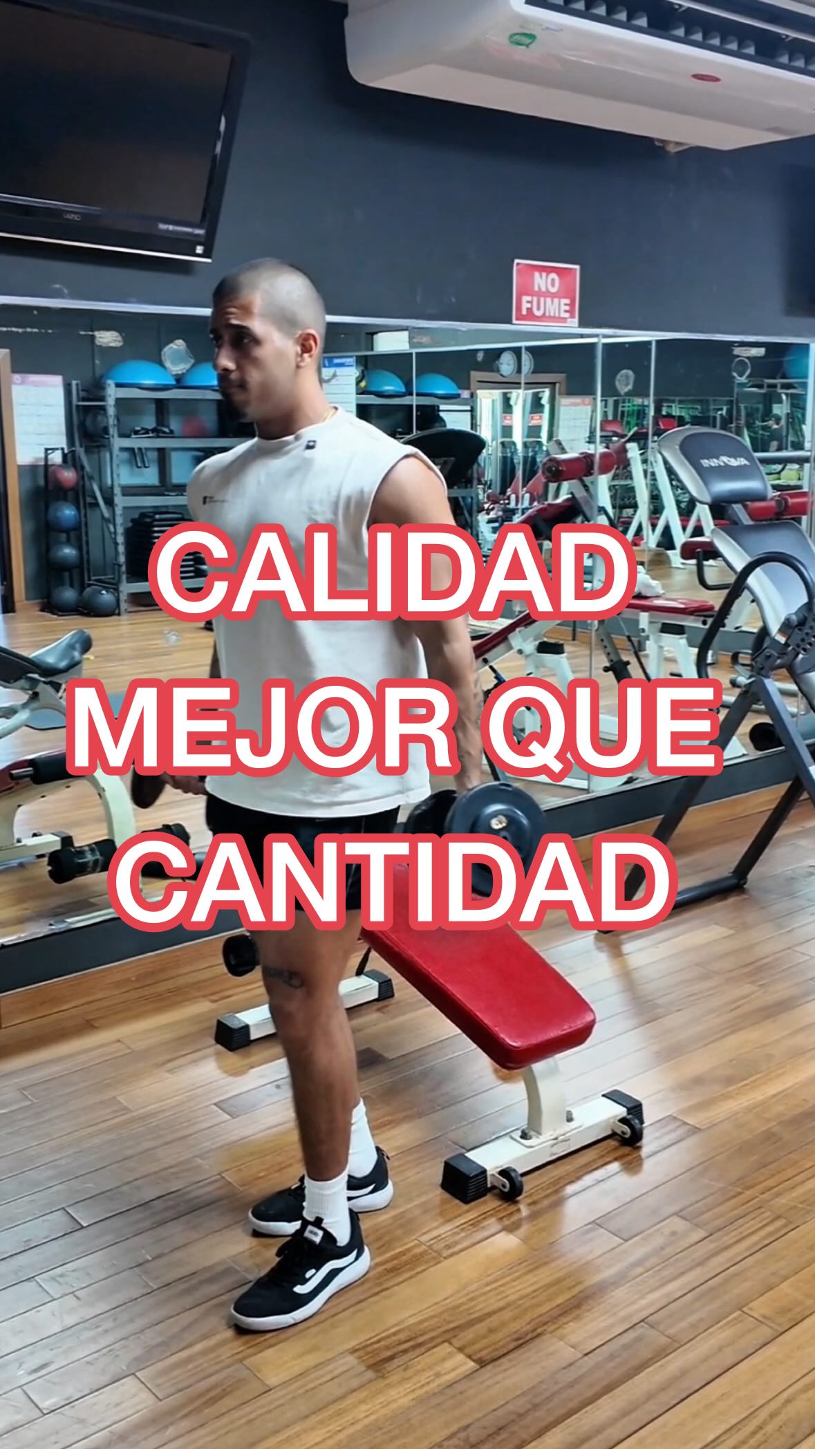 No te compares, supérate. 💪🔥
Deja de fijarte en cuánto levanta el de al lado y concéntrate en hacer tu progreso cada día. El peso sin control no significa nada si la técnica es mala. Hazlo bien, mejora cada día y verás resultados reales.
#BuiltDifferent