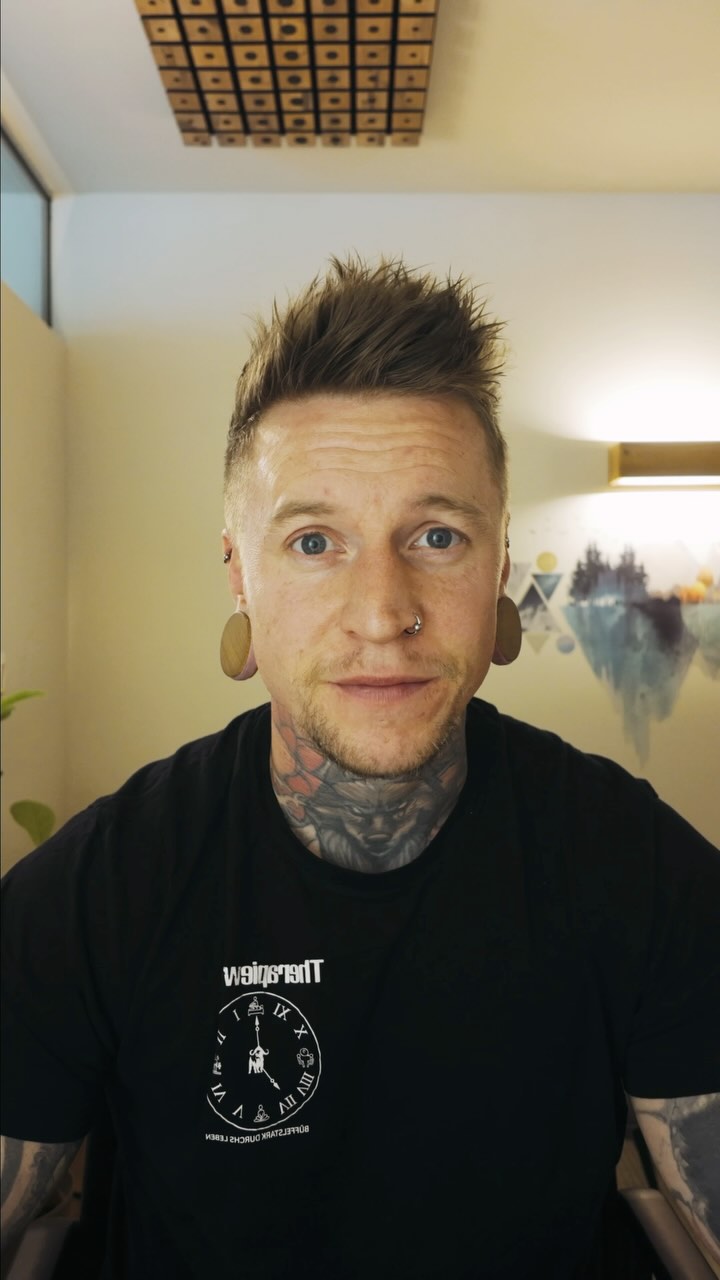 🎥 Hey, schön, dass du hier bist! 🌿
Ich bin Markus Falkner – psychologischer Berater und Mentalcoach (in Ausbildung unter Supervision) und begleite Menschen dabei, mental stärker und gelassener zu werden.
Manchmal fühlt sich alles ein bisschen zu viel an – und das ist okay. Hier findest du Impulse und Perspektiven, die dir helfen können, deinen eigenen Weg klarer zu sehen.
Ganz ohne Druck, aber mit viel Verständnis. 💛
Wenn dich das anspricht, bleib gern dabei!
#psychologischeberatungmf #therapiewerkimst #PsychologischeBeratung #MentalHealthSupport #SeelischeGesundheit #PsychischeGesundheit #EmotionalesWohlbefinden #MentalHealthAwareness #Lebensberatung #StressManagement #MentalTraining #MindsetMatters #MentaleStärke #MentalCoaching #Gedankenkraft #PositiveMindset #MentalHealthJourney #Konzentration #Selbstbewusstsein #MentalHealthMatters
