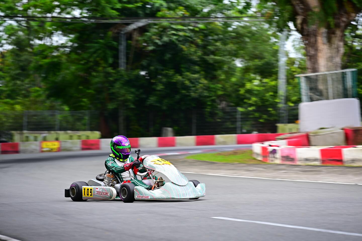 P1 at @rokcupsingapore Round 1 2025!
What a way to start off the 2025 ROK Cup Season with a win in the final! A great weekend with lots of great racing and lots of lessons learnt through our new journey with @radracingofficial. Thanks to @zack__mango for his amazing contribution to the project. Now we head off to @gokartclubofvictoria for round 1 of the Australian Kart Championships with @tonykartaus @kartingaust