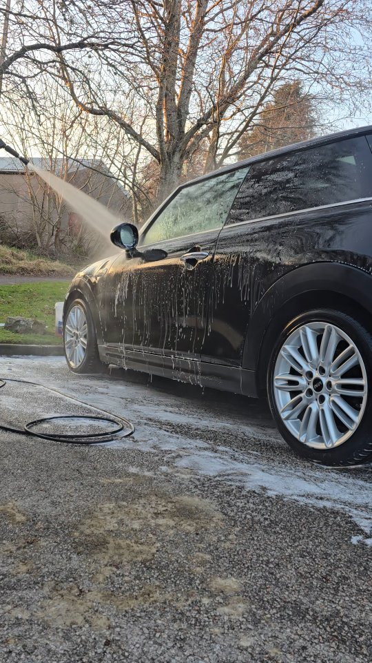 This returning customer booked in for our newly named Express Valet, used to be our maintenance clean. Just in time to get her car shining bright for going into spring
The Express valet makes sure that any salt, road grime and bird droppings are safely remover from the exterior of the car before protecting with a 6-12 sealant
And the interior gets a thorough hoover and wipe down to remove dirt and dust, to make you fall in love with your car again
#expressvalet #mobilevaleting #aberdeenshire #peterculter #businessonwheels