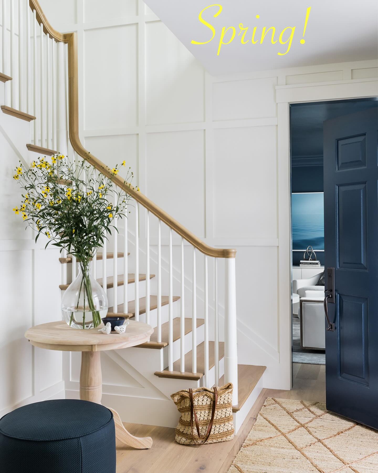 Welcome Spring! Such a beautiful time on Martha’s Vineyard. Perfect time for a refresh #marthasvineyard #marthasvineyardlife #edgartown #customdesign #architecturaldesign #interiordesigner #interiordesign #housebeautiful #newenglanddesign #marthasvineyardliving #designer #interiorfurnishings #windowtreatments Photo by @joyellewest Architectural Design by @lmtdesign Contractor @kentvanhollebekeconstruction