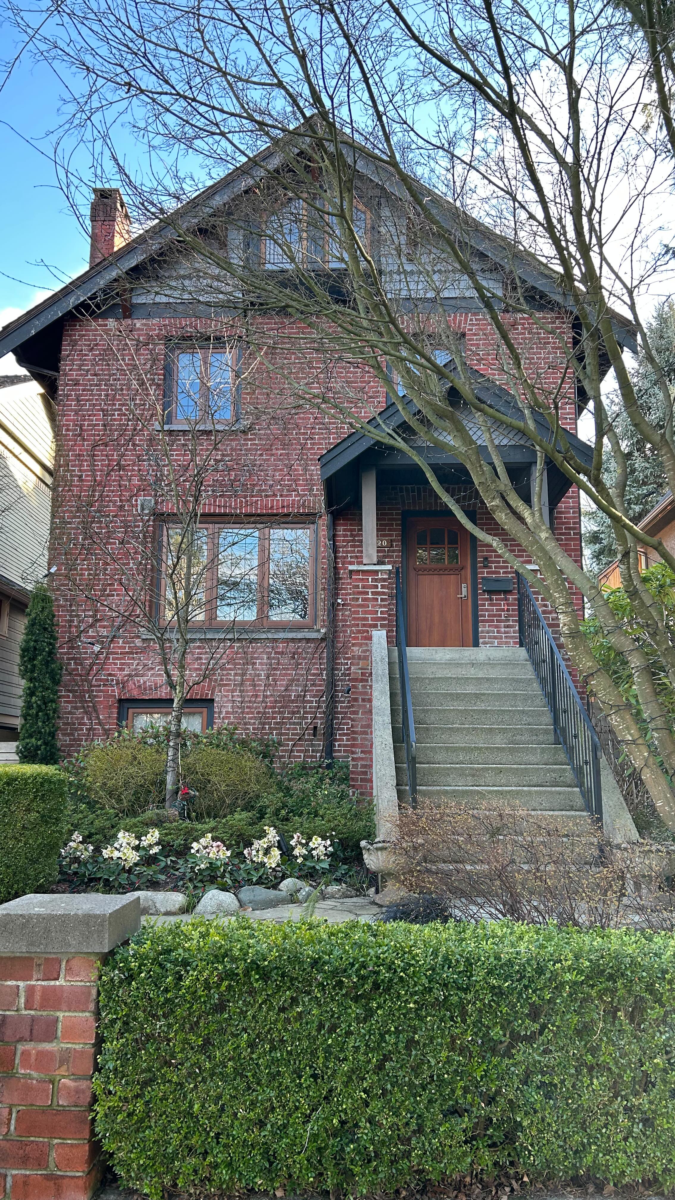 ✨There’s something to be said for the “emotional math” that goes into decisions, but seeing the numbers is key to understanding our options and making informed moves. 👀 If you have any questions about properties you’re seeing online, or want to start looking, send me a message or book a call - chat soon!