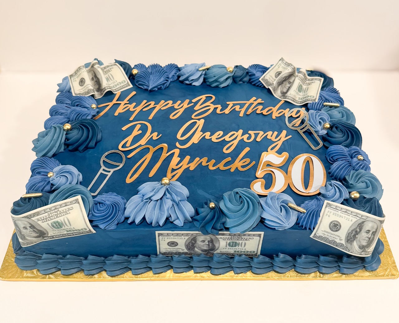 💙🩵🤍
-happy Saturday everyone! I really enjoyed creating this sheet cake for my customer’s 50th birthday. every detail of this cake meant something special to him and I’m so thankful for the opportunity to capture it all in this cake. from the “1000” dollar bills to the custom toppers made with @cricut! this was simply a joy to make💙
#janaeshouseofbread #sheetcakes #757baker #dmv #dmvcake #bakery #suffolkva #hamptonroads #va #cakes #customcakes #fyp