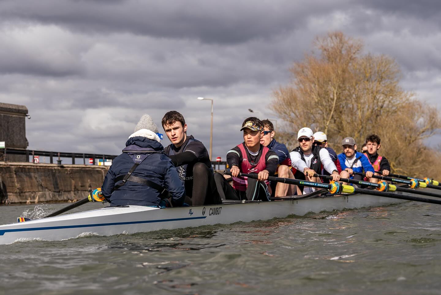 T-2 days
As we come close to the end of the head season with @eightshead, let’s take a look back at some photos from our weekend with @allmarkone.
The Men’s squad has six eights entered this Saturday, all looking to repeat the success of the Women’s squad on the tideway at WeHoRR just under 2 weeks ago.
City will be once again taking to the stage against the best crews clubs across the country have to offer, and we look forward to seeing our crews take on the tideway to round off a productive head season.
Many thanks to @alexchlimbs and @allmarkone for the photos.