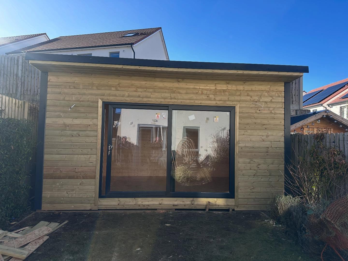 A recent cabin measuring at 18x11 foot with extra height in ceilings to allow for large gym equipment, with lovely 3M sliding door. Please send a message for details #morantimbercabins