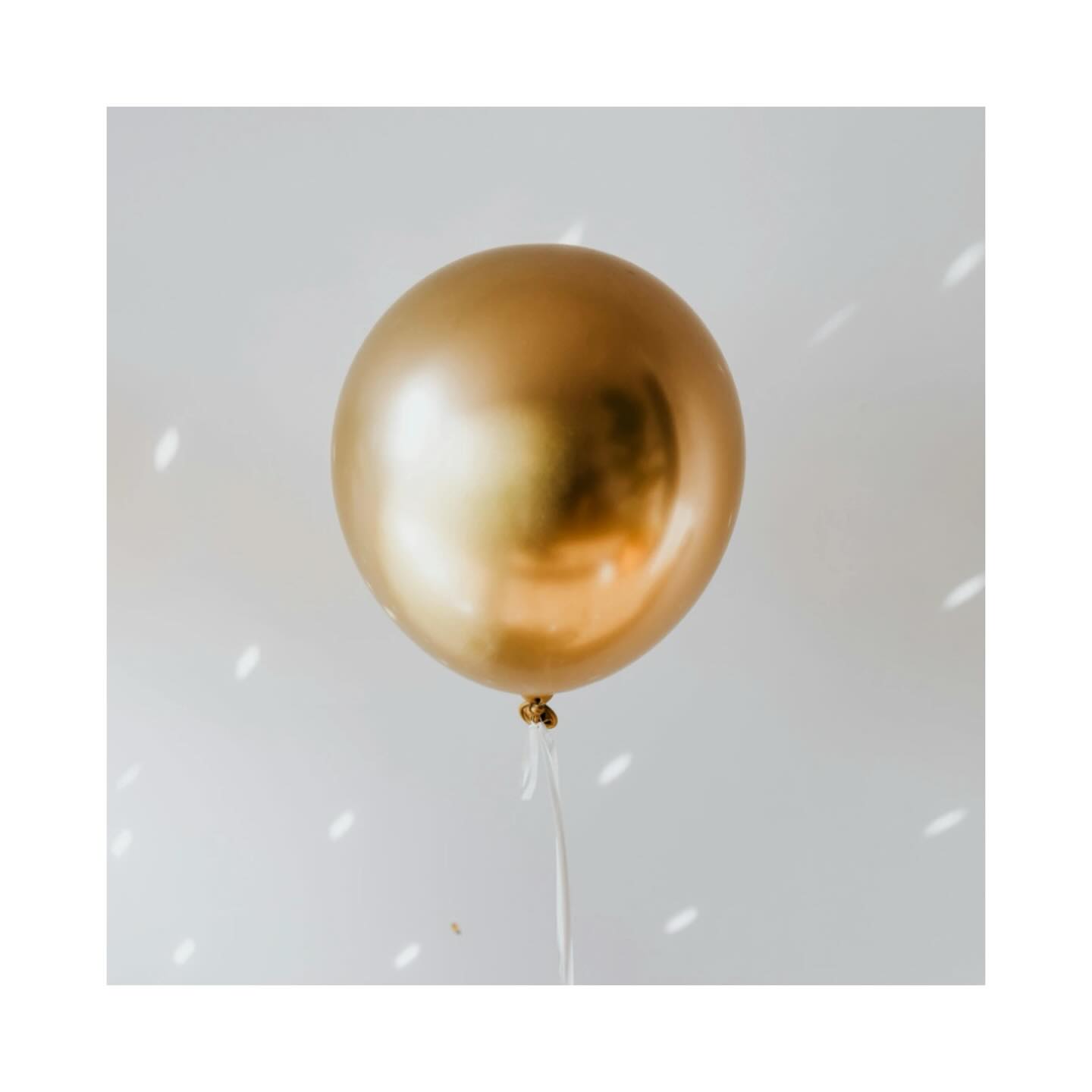 We all know the sensation of a heavy, full, bloated stomach. Sometimes we know why we have it, food baby anyone?, and yet sometimes it is a little more tricky to ascertain the reasons behind this uncomfortable feeling ...
There are many possible causes of a bloated abdomen, but the most common are a build-up of excess gas or a microbial imbalance in the digestive system. However, hormonal fluctuations or certain medical conditions can also have the same effect.
Depending on the root cause of your bloating, some of these practices can reduce its occurrence as well as alleviate the symptoms:
🐡 adjust your eating habits - know your trigger foods, eat slower & chewproperly, drink enough water, limit caffeine, alcohol & carbonated drinks, eat the right amount of fiber
🐡 incorporate herbs & herbal teas - ginger, peppermint, fennel, dandelion root & artichoke can all provide natural relief
🐡 for women, eating according to your cycle can help reduce the bloating associated with the menstrual cycle
🐡 dry brushing helps reduce stagnation
🐡 get enough movement into your day, which helps moving the bowels & reducing fluid accumulation
🐡 make time for self care such as meditation, reading a good book or taking an Epsom salt bath - reducing stress is essential to digestion, reducing inflammation & potential bloating
Read more about it all via link in bio.
.
.
.
.
.
#bloating #womenshealth #wellbeing #healthtips #functionalmedicine #healthcoaching #fmchc #imperiumhealthcoaching #yourhealthyourpower