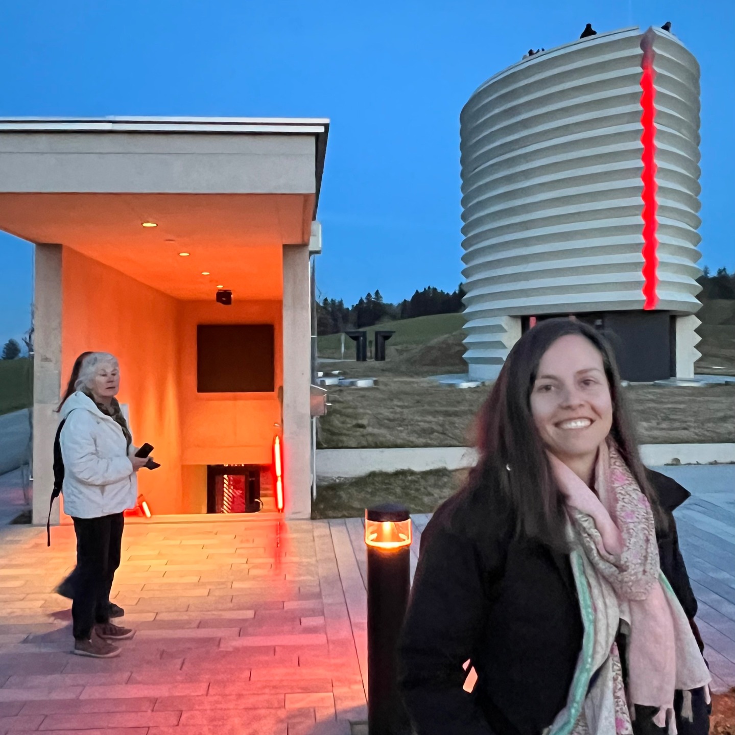 Schöner Vater-Tochter-Ausflug am 08. März 2025 zum Space Eye in der Dark Sky Zone in Niedermuhlern auf dem Gantrisch! War super: Der Live-Blick in die Stern, das Planetarium, der ISS-Transporter! #vatertochter #spaceeye #gantrisch #niedermuhlern