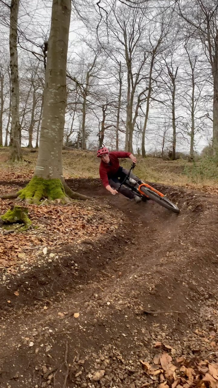 @eddie_mjedroff giving the new and improved Picnic trail corners a test, looks like they work a dream! #okefordhillbikepark #bikepark #mountainbike #hammooncycles #uplift #okefordhill