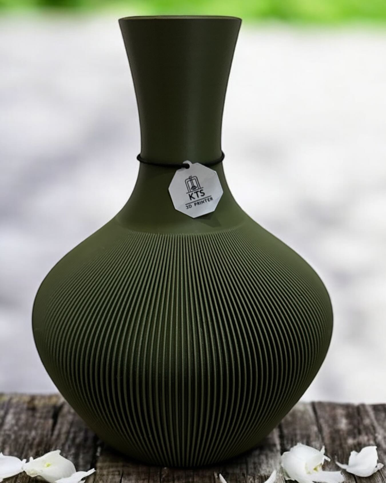 Unsere Produkte sind nun auch in einem Oliv-Grün zu bekommen zb diese moderne Vase. #vase #dekoration #green #3d #fyp