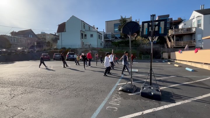 After lots of rain, the sun is finally out, and we resumed morning exercise with a more rigorous program! Watch our students kick, run, jump over the wall, and do pushups (each day add at least 1 more).
#chinesimmersion #chineseimmersionschool #chineseimmersionprogram #privateschool #privateschools #privateschoolsf #chinese #sanfranciscoschools
