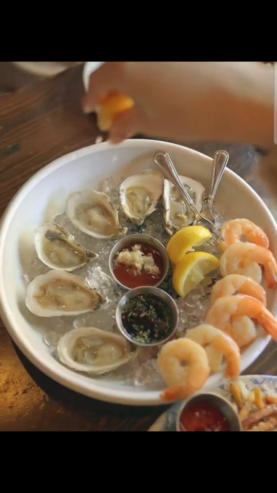#oysters #seafood #foodie #food #oyster #foodporn #lobster #shrimp #happyhour #oysterbar #wine #seafoodlover #fish #foodstagram #oysterlover #dinner #instafood #foodphotography #eatlocal #rawbar #delicious #beer #shellfish #cocktails #huitres #crab #oystersonthehalfshell #yummy #boston #supportlocal
