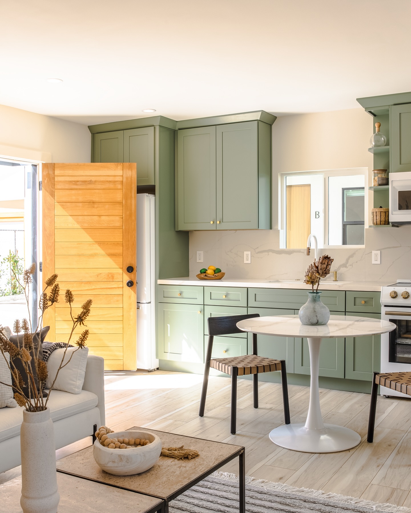 New to market in Culver City 📸✨
9051 Lucerne Ave
@ruthelia.re @christiessocal.re
#larealestate #culvercity #architecture #interiorphotography #realestate #realestatephotography #luxurydesign