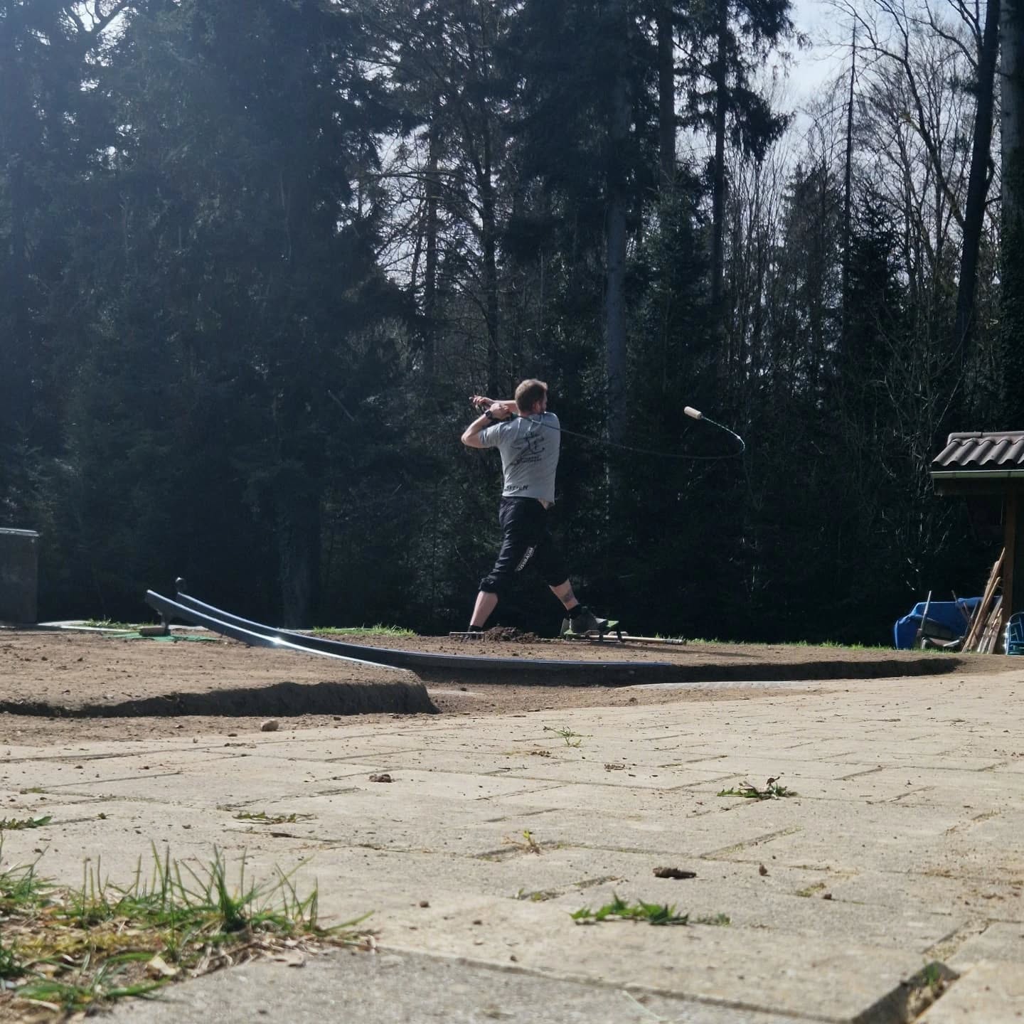 Saisonauftakt geglĂŒckt! Unsere A-Mannschaft bestritt gestern ihr erstes Wettspiel und konnte sich direkt ĂŒber einen Sieg gegen WĂ€seli B freuen. Bei perfektem Wetter genossen wir es, wieder auf dem Hornusserplatz zu stehen und unser Können unter Beweis zu stellen. Dank einer konzentrierten Teamleistung blieben wir fehlerfrei im Ries.
Danke an WĂ€seli B fĂŒr das faire und spannende Spiel!
Heute geht es bereits weiter gegen Utzenstorf-Koppigen A. Anpfiff ist um 12:00 Uhr.
MVP: Wagner Christian
#Hornussen #Obergerlafingen #HGO