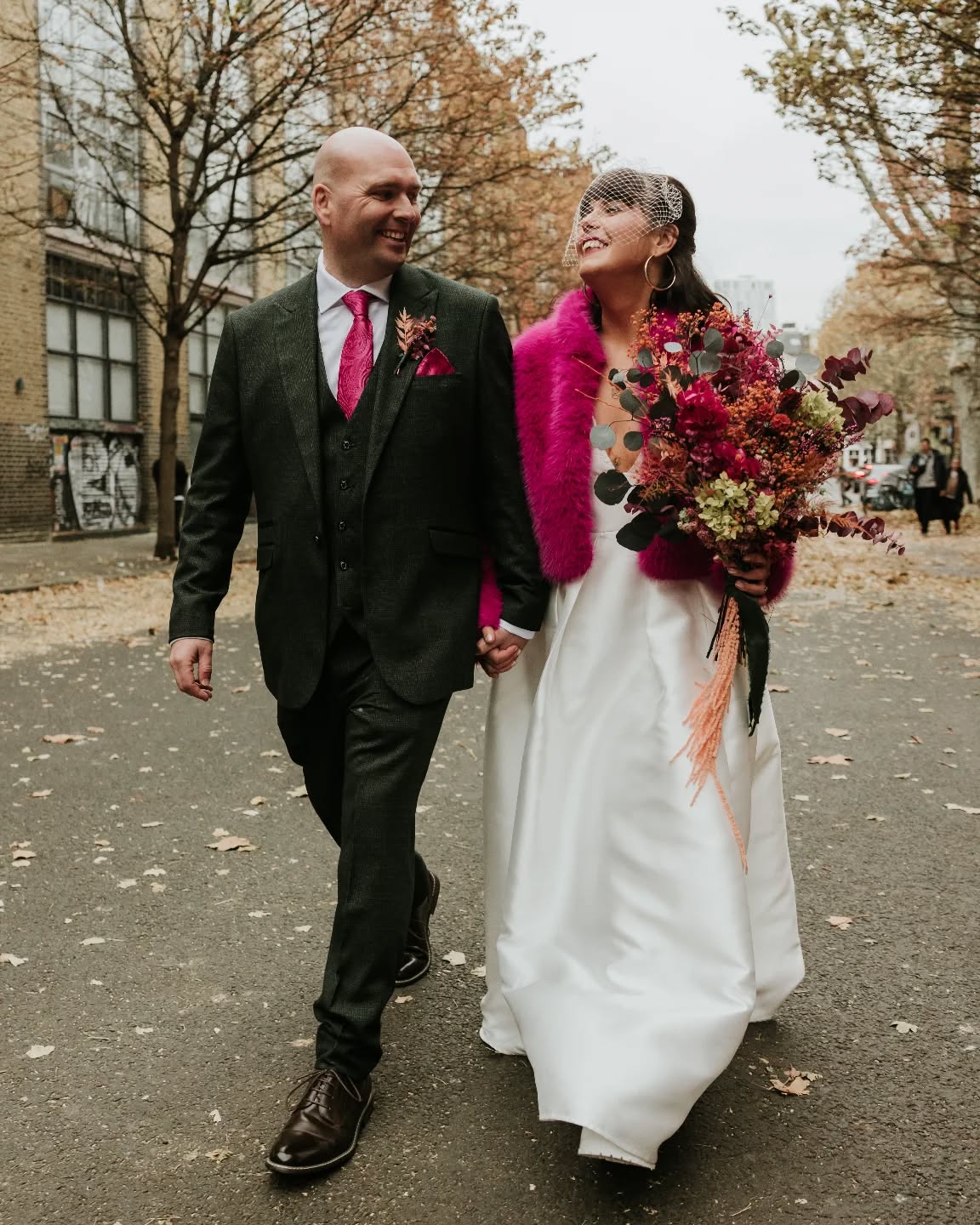 An autumnal bouquet but make it pink! Emma at @loves_story_dried_flowers absolutely smashed this brief. And bride Rebecca's vision for a colourful autumn city wedding will forever be one of my faves 😍
.
Photography @laurenmarchantphotography
Flowers @loves_story_dried_flowers
Make up @tonisearlebridal
.
.
.
#colourfullondonwedding #pinkwedding #londonweddingphotographer #suffolkweddingphotographer #alternativebride
