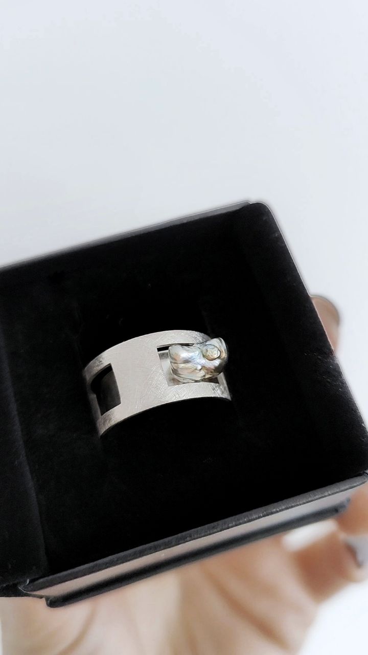 _ I design pearl jewelry but I make them better _
Not your typical pearl jewelry. And I say NO to overproduction so I only make what your order!
Find all my designs on my website at katerinapimenidu.com
or dm me for more information.
#pearljewellery #pearljewelry #handmadejewelry #smalljewelrybusiness #sɪʟᴠᴇʀᴊᴇᴡᴇʟʀʏ #oearlearrings #jewelrydesigner