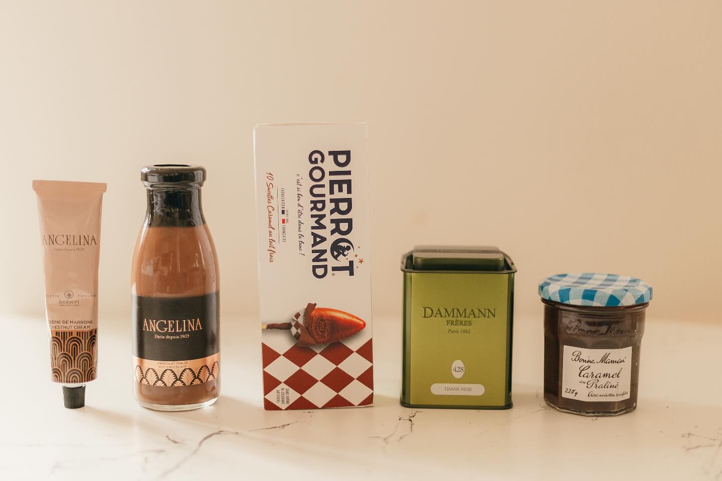 Un toque de París en cada bocado: dulzura, tradición y elegancia en una caja
A touch of Paris in every bite: sweetness, tradition, and elegance in a box
@feliz_cajas_de_regalo
#cajaspersonalizadas🎀🎁💐 #caja #cajaregalo #cajaderegalo #madrid #cumpleaños #fiesta #cajaspersonalizadas