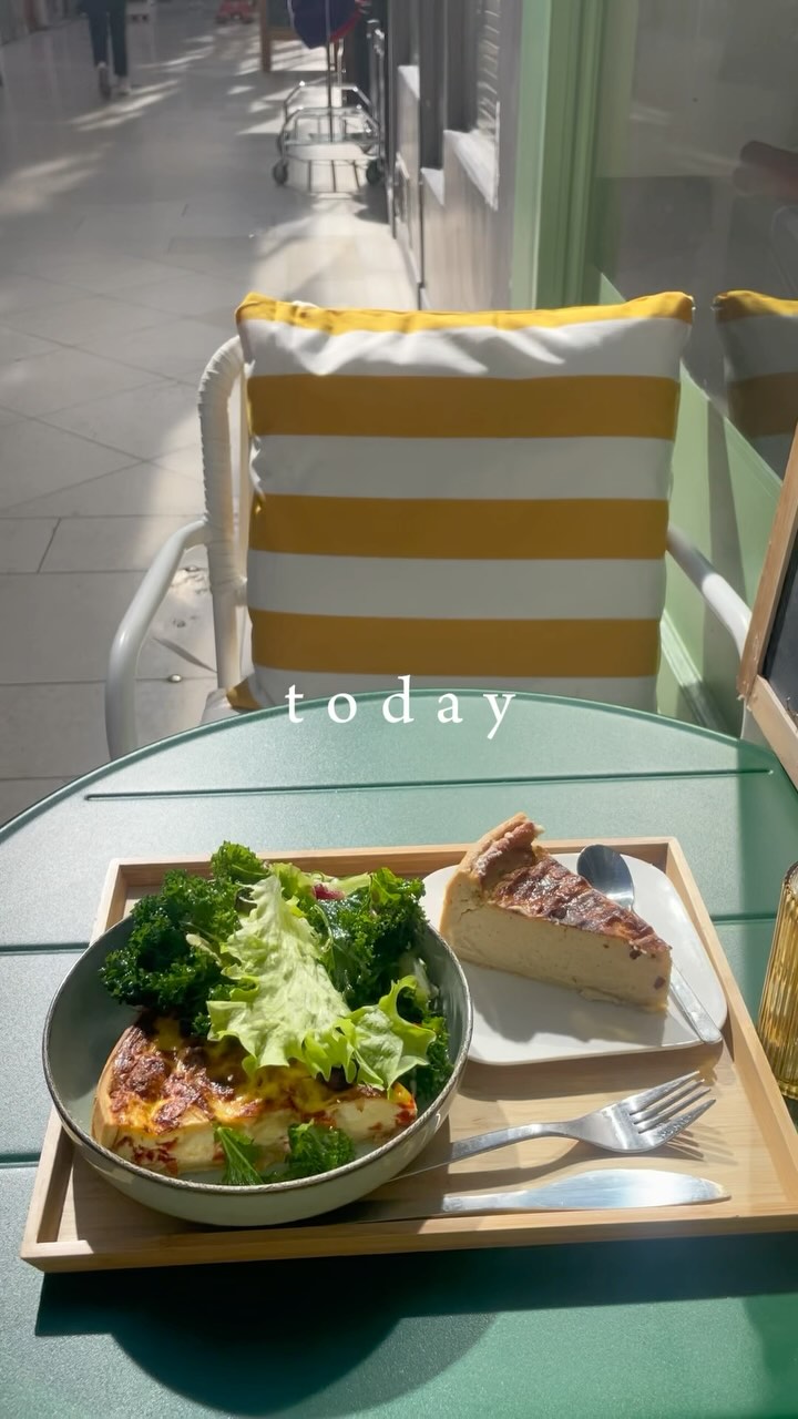 Le soleil est de retour sur les terrasses de Culottée Café 🌻💙
Nous on attendait ça avec impatience, hâte de vous faire découvrir la nouvelle carte 🤤
💙 Culottée - Boétie - Paris 8
💚 Culottée - Panoramas - Paris 2
💛 Culottée - Opéra - Paris 2
🍪 Coffee shop, breakfast, brunch & lunch
🗓️ Du lundi au dimanche, réservations sur www.culotteecafé.fr
#culotteecafe #brunchparis #lunchparis #sun #terrasse #coffeeshop