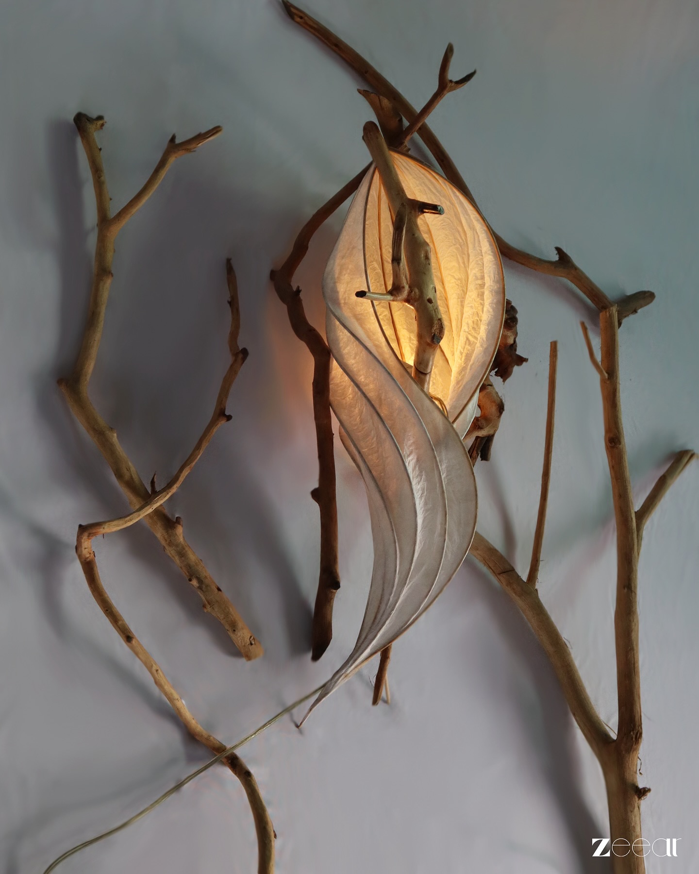 Born from the woods, glowing amidst them. ✨🌿
#natureinspiredlight #interiordesign #ceilinglight