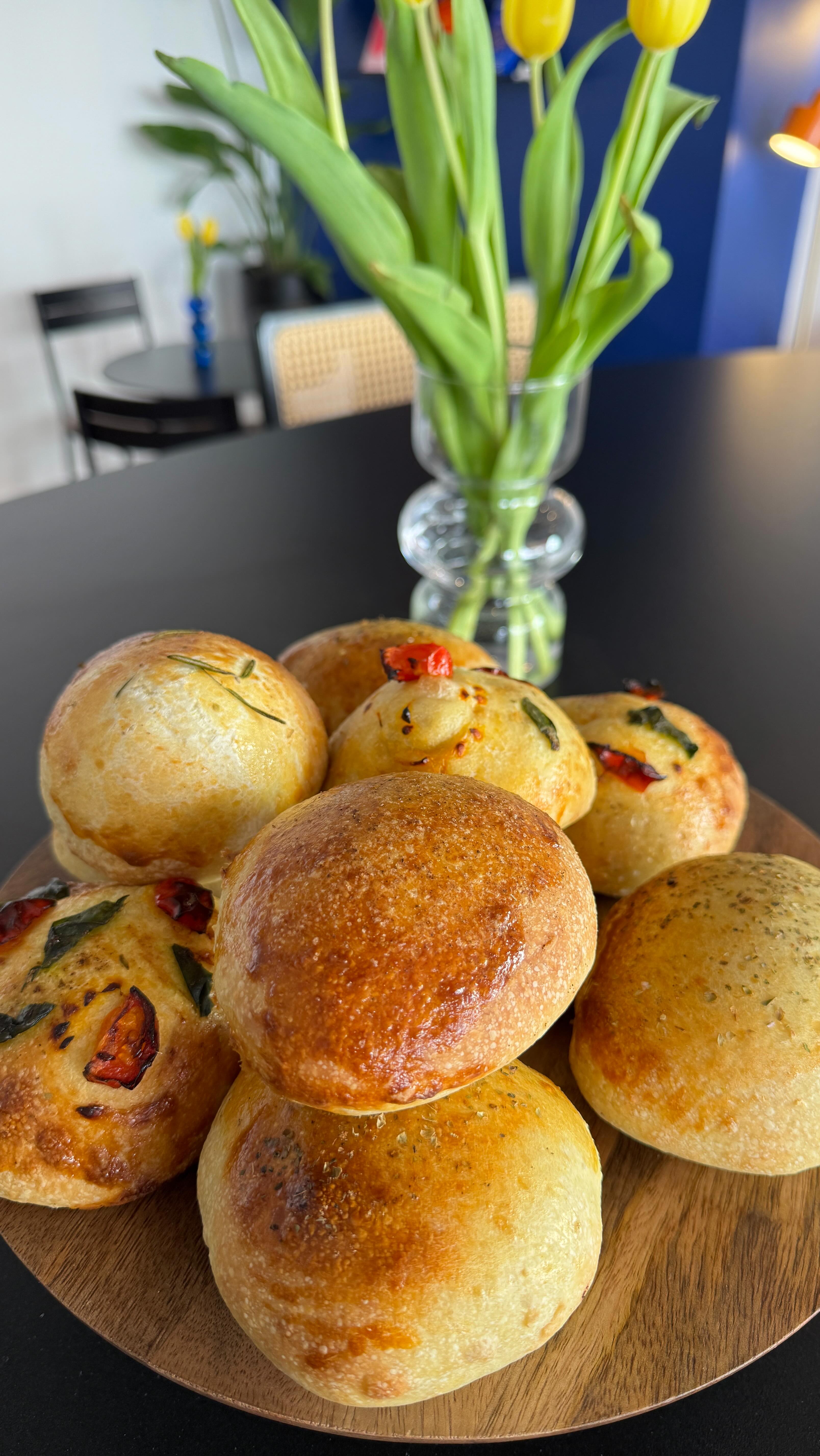 fresh homemade Foccacia Brötchen 🤤
first come - first serve 😋😍😍