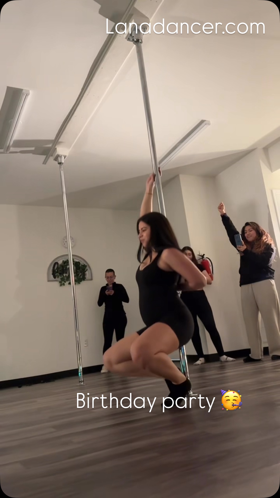 If you want party , you are welcome Lana dance studio 🥰 #birthdaygirl #poledanceparty #bogotanj #poledancestudio