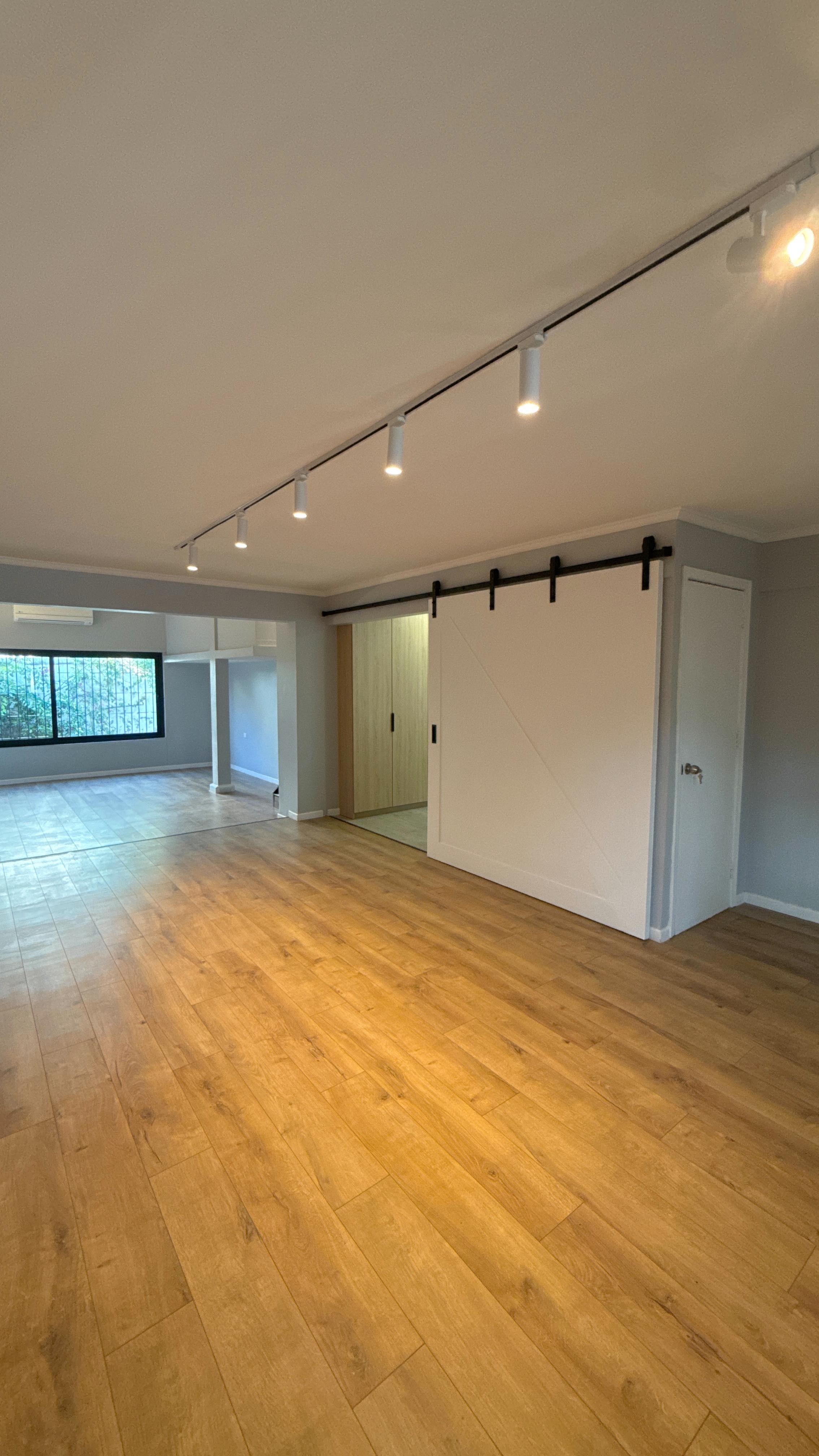 🏡 CASA WILLIAMS: UNA TRANSFORMACIÓN TOTAL ✨🔨
Después de meses de trabajo, ¡así luce ahora! 🔥
Desde ampliaciones hasta baños completamente renovados, cada detalle fue diseñado para darle una nueva vida a este hogar.
✅ Remodelación completa
✅ Ampliaciones que maximizan el espacio
✅ Diseño moderno y funcional
📅 Proyecto finalizado: Octubre 2024
📍 #Arquitectura #Remodelación #DiseñoDeInteriores #Construcción #HomeTransformation