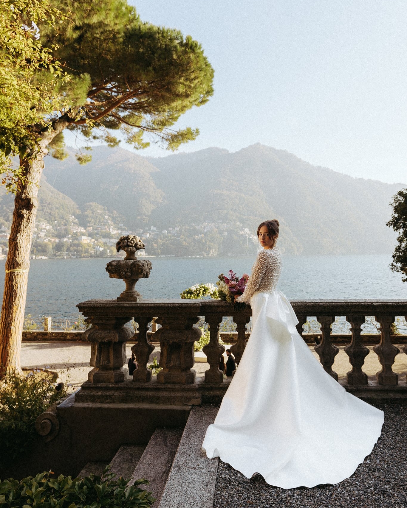 Lake Como is much more than a trendy destination for wedding. The charm of the timeless villa's , giving a luxurious feeling to your big day.
I felt in love with the architecture, the good food and the people in Italy.
I can’t wait to go back.
Éditorial team.
Photographer: @cathylessardphoto
Executive Production Team @wed_vibes
Planner & Concept @happy.moments.collector
Venue @villapizzo
Content Creator @sociallymichelleandco
Florist @riccardociceri
Entertainment production @blunotteventi
Rental @latinidesign
Tableware @tablesetrentals
Dresses @raraavis_group
Stylist @evgeniadragun
MUAH main couple @jennymakeupland
The drapery & the platform @dadoallestimenti
Stationary @einpraegsam.co
Main couple @louska.v & @raphaelpalmeer