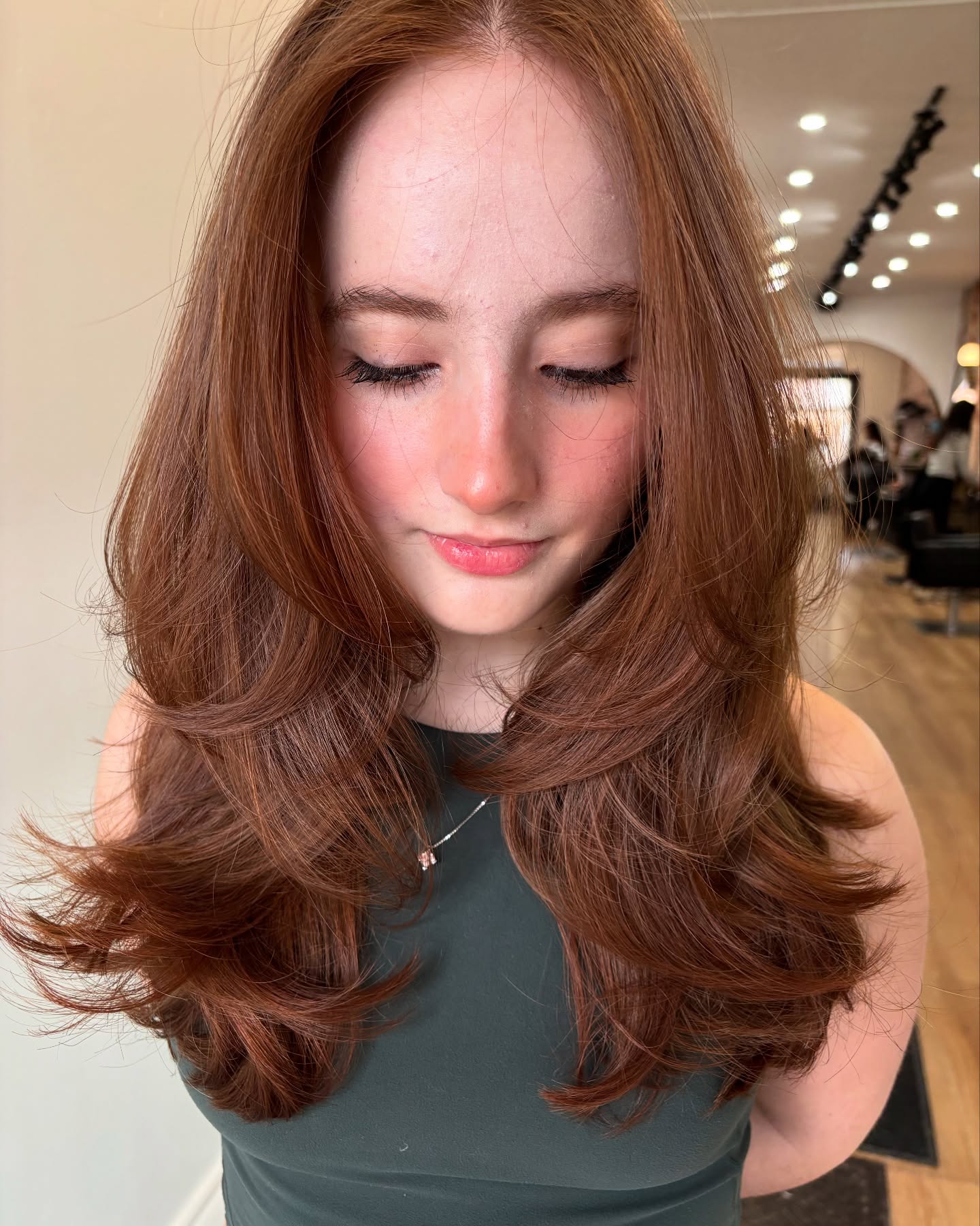 Fresh cut, fresh confidence! ✂️✨ Look at this beauty shining with her new haircut! 😍 Who’s ready for a hair transformation? 👇 Tag a friend who needs a refresh! #VerbSalon #HairGoals #TorontoSalon