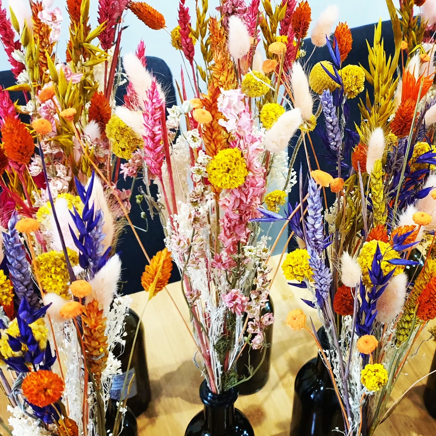 C'EST LE PRINTEMPS 💐
1. Plume se pare de joyeuses couleurs grâce au talentueux binôme @moklafleur...venez prendre un peu de soleil 🌼
2. 3. 4. 5. 6. De nombreuses prestations traiteur en ce début mars pour 3, pour 10, pour 25, pour 50 ! Petits déjeuners healthy 🥑, box repas, livraison eco-responsable de déjeuners d'équipes avec @lescoursiersnantais et une pluie de mini muffins commandés ici et là 😋
7. 8. 9. 10. Le cœur de Plume a battu fort en vous accueillant pour des occasions très variées ! On a retrouvé @les.cafpreneurs.nantes ☕ et @abclivre 🖊, on a reçu @numaterra.fr pour une étape de leur rallye gourmand où les équipes ont pu déguster de délicieuses créations locales 🧀 (@ferme_de_belchamp , @fermeduhallay , @curenantais ). Enfin on a adoré recevoir vos déjeuners d'équipes pour mettre les petits plats dans les grands et faire des grandes tablées ! ❤
On vous attend 😙
.
.
.
.
.
.
.
.
#traiteur #teambuilding #fromage #healthybreakfast
#faitmaison maison #printemps #fleurs #nantesmaville #nantescentreville