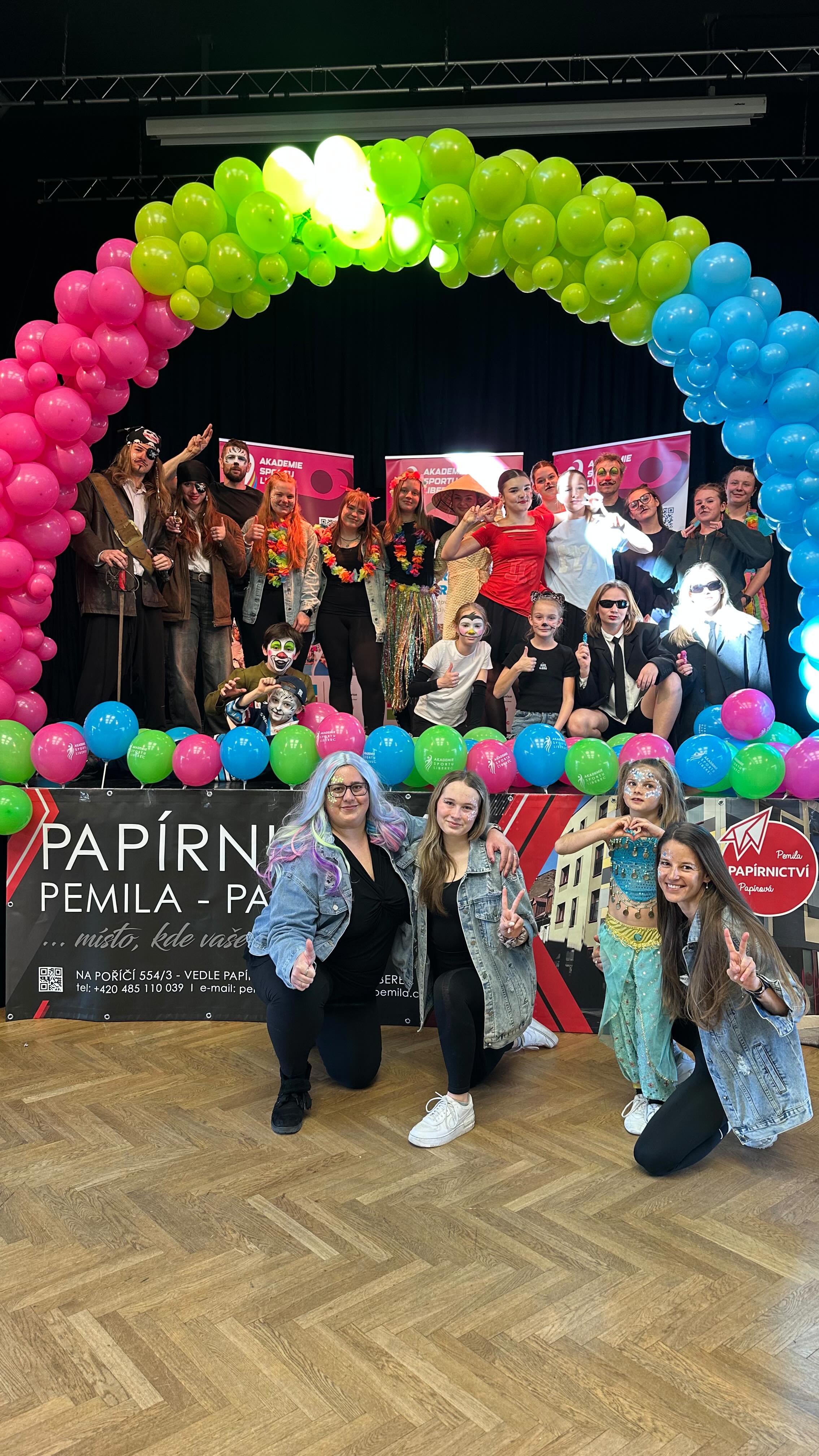 Sporťáci, MAŠKARNÍ je za námi !!! 🤩 Děkujeme všem, kdo dorazili – kouzelník ohromil triky, děti si užily soutěže, vyrábění i malování na obličej. Nechyběla hudba, tanec a spousta zábavy! Těšíme se na příště! 🎉
Děkujeme i @kouzelnik_standa
#akademiesportuliberec #jednavelkáparta #párty