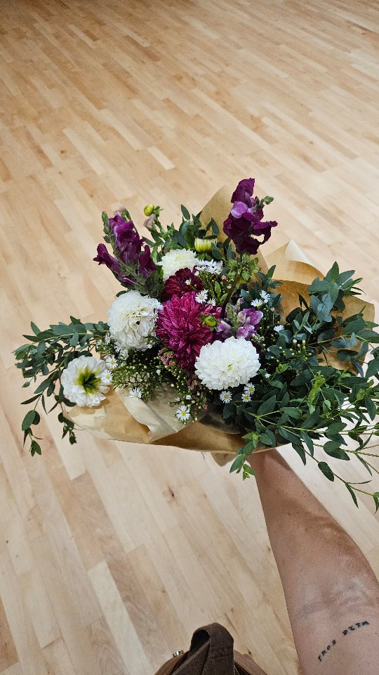 A beautiful birthday custom bouquet, delivered to the birthday girl at her surprise party dance class in Byron. 💐✨️🌈
Looking for flowers for someone special or an upcoming event? DM me and let's see what magic we can create. 🌻