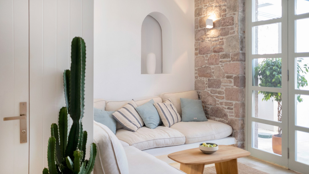 Creating a well-designed space can feel overwhelming, but balanced decor is the game-changer you're looking for! 🏡✨ Discover practical tips and tricks to elevate any room and make it a harmonious haven. 🌿🛋️ #InteriorDesign #BalancedDecor #HomeInspo #DesignTips #FineGridDesigns #DecorGoals #MerveIpekDesigns