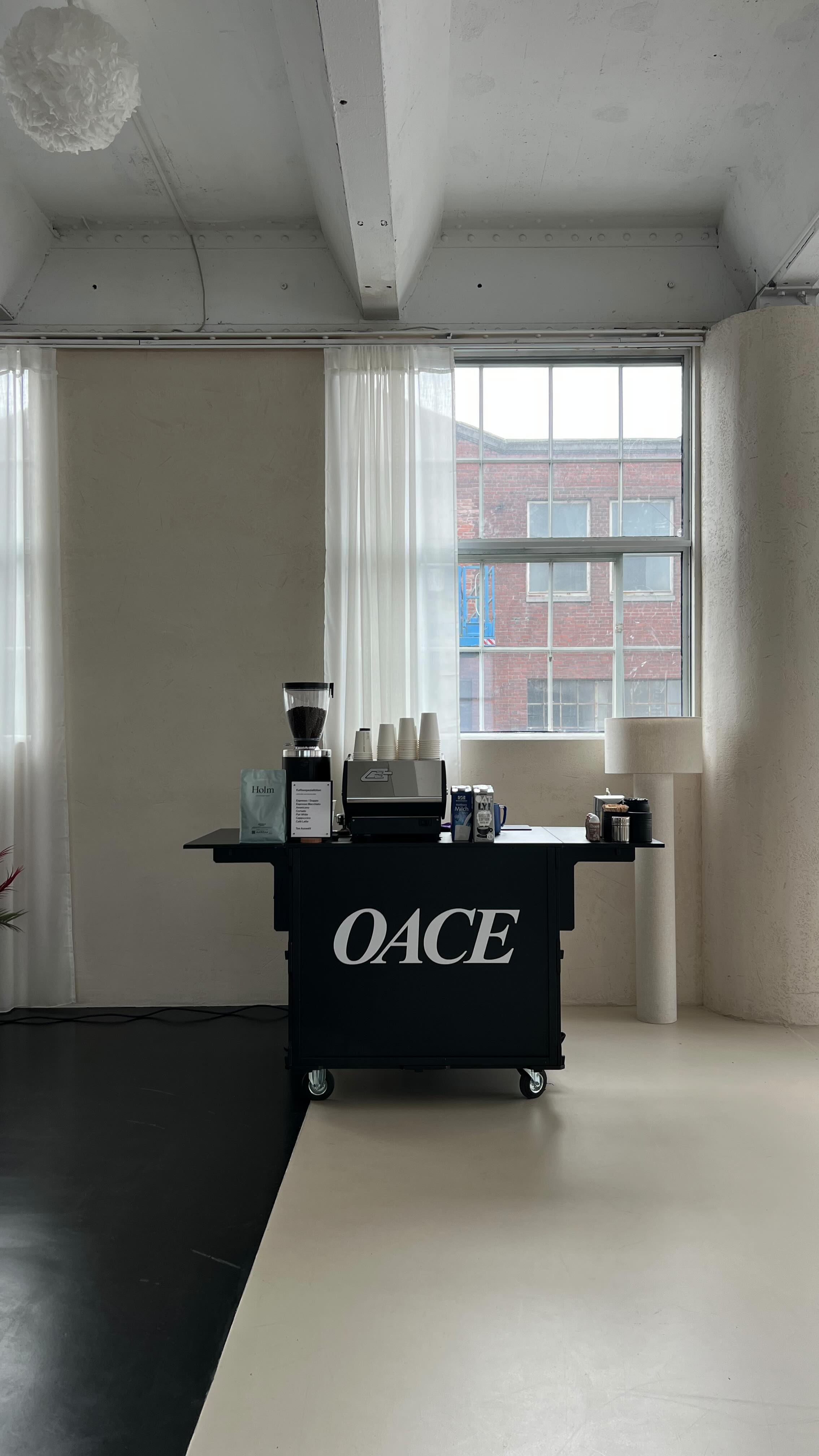 All in a days work…
Coffee Catering at @loftstudio14c for the @oace_sports Community Event
-
#underdogespresso #coffeecart #eventcatering #messecatering #barista #specialitycoffee #messe #kongress #espressobar #catering #espresso #coffeecatering #köln #latteart #mobilebarista #lamarzocco #kaffeecatering #coffeecart #dusseldorf #oace #communityevent