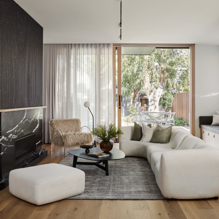 Charred timber, soft curves and inside outside living makes this Brighton architectural home ready for a new beginning
.
.
Architect: @atlas_architects
Builder: @slatterbuilding
Selling Agent: @meridian144
Interior Styling: @auraandforminteriors