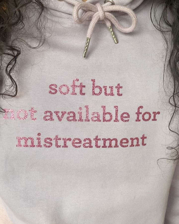 Bring your old threads to the 𝘴𝘰𝘧𝘵𝘪𝘴𝘴𝘶𝘦𝘴 launch and give them a soft new life! We will have a heat press for live bedazzling, courtesy of @f.a.t.studio .
100% of proceeds will go to @hope_and_play_charity , who build spaces to play, offer learning opportunities and provide trauma support to Palestinian children.
Silver text is inspired by @iconsaredead s contribution to the publication 🤍.
Thanks @rohit_preux for modeling 🩷.