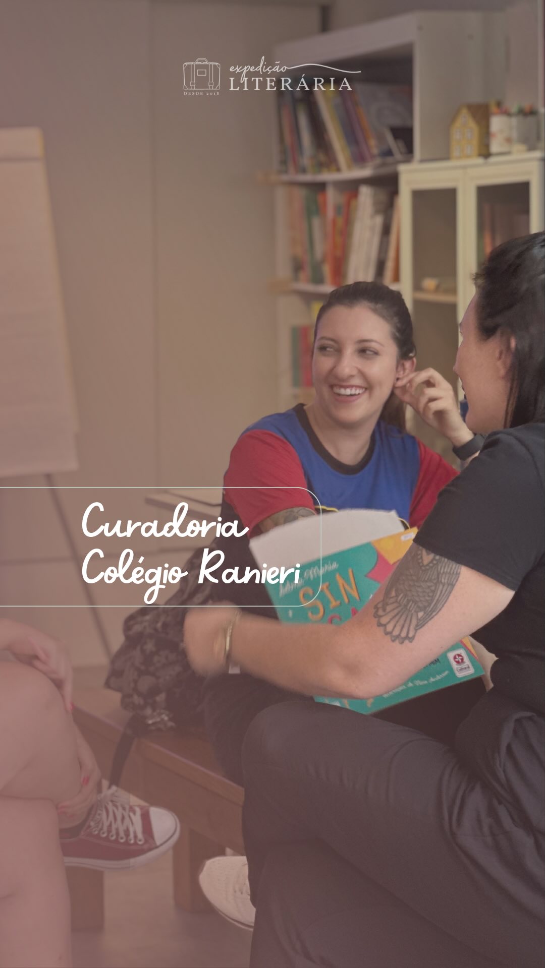 Educar é mais do que ensinar—é abrir caminhos, despertar curiosidade e dar voz aos estudantes. O Melhores Escolas, Melhores Projetos (MEMP) nasceu para reconhecer escolas que fazem exatamente isso: colocam o estudante no centro do aprendizado e transformam a educação em uma experiência.
Uma das formas de fazer parte desse movimento é por meio da curadoria do @expedicaoliterariaoficial. Quando a leitura se torna um convite, os estudantes não apenas exploram novos mundos, mas também escrevem suas próprias histórias. É na troca com os livros, nos relatos compartilhados e nas descobertas que surgem pelo caminho que o aprendizado se torna mais vivo, profundo e transformador.
Faça como o @colegioranieri e traga sua escola para essa transformação. Vamos juntos fazer da educação uma vivencia.
#melhorescolaseprojetos #memp #educacao #premio #curadoria #expedicaiteraria #projetos #educaçãotransformadora