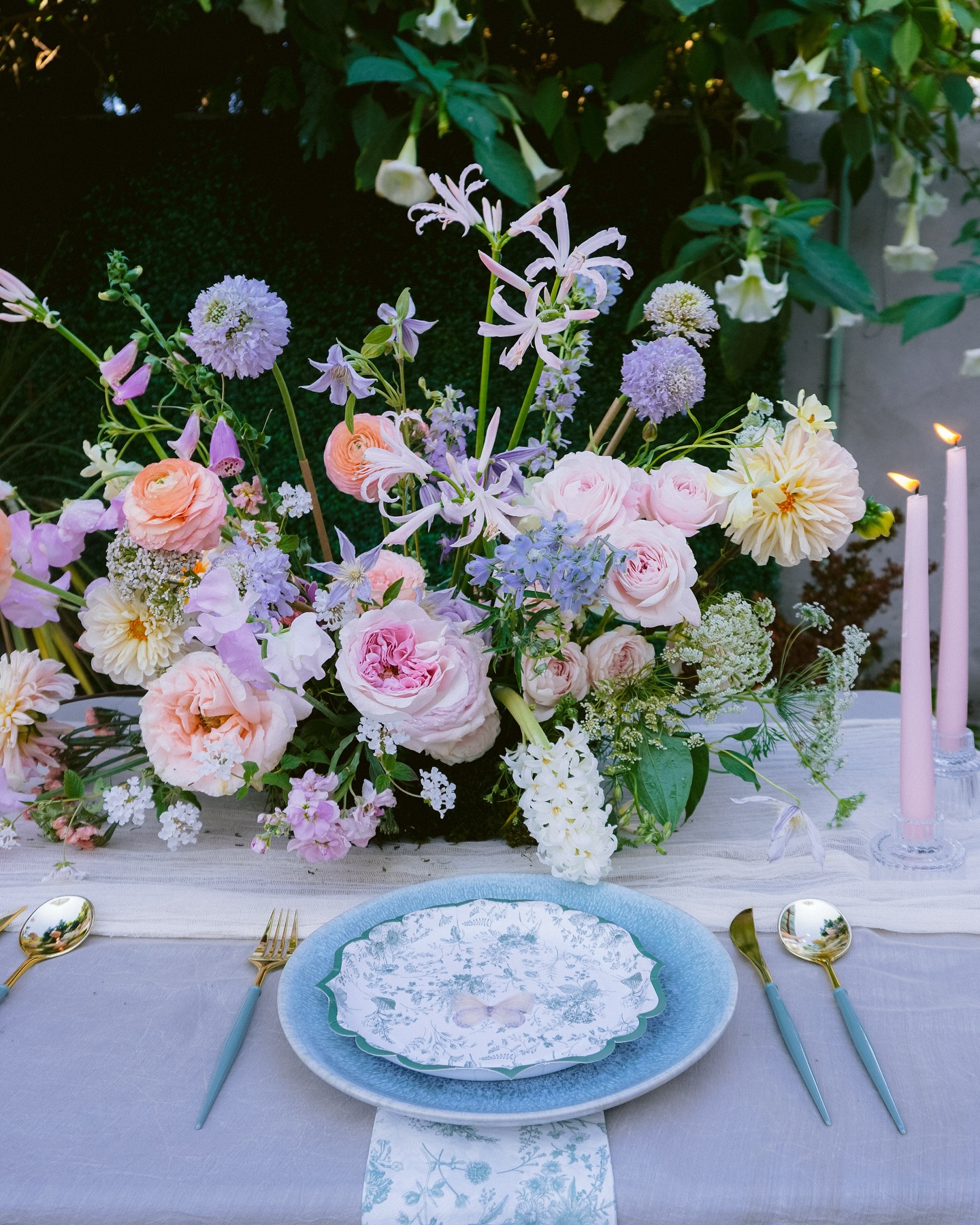 Spring in full swing!
This al fresco garden tablescape is bursting with color, texture, and sunshine. Who’s ready for a joyful party under the open sky?