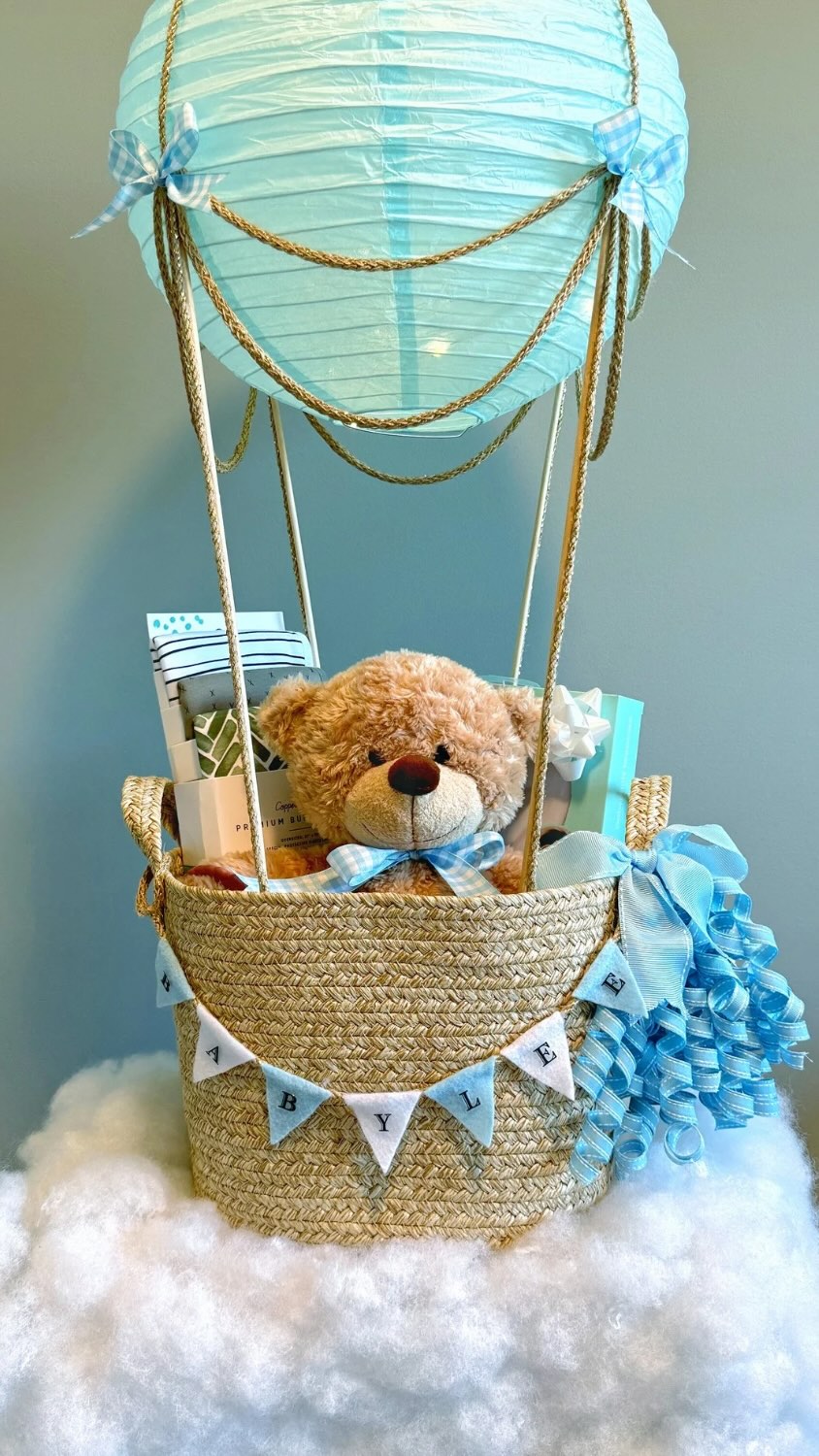 Watch me turn a box of diapers into a floating hot air balloon baby shower gift basket🎈I made this for my friend Sandra’s baby shower last summer, and it’s still one of my favorite DIY to date💙🧸
.
.
.
.
.
.
.
.
.
.
.
.
.
.
#homemade #diy #babyshower #giftideas #babyshowergift #handmadegifts #diygifts #madewithlove