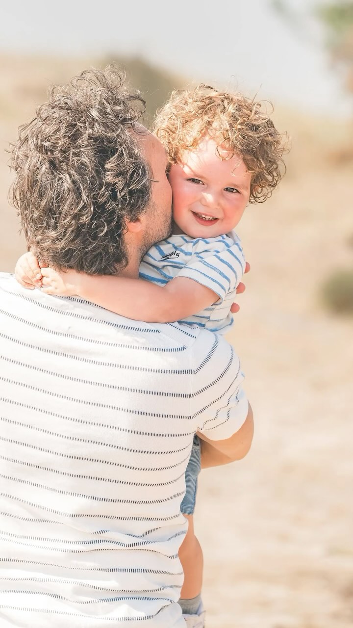 Minishoots * Op zondag 11 mei en 15 juni organiseer ik weer de Moederdag en Vaderdag minishoots! Een leuke en toegankelijke fotoshoot van 30 min. op de hei tussen Laren en Hilversum. In een mooie online gallery ontvang je 15 prachtige foto’s, die je allemaal aan de muur zou willen hangen :) Kom met je partner, kind, zwangere buik, hond of kat en we maken er weer een feestje van! Kosten € 175,- incl. Btw. Inschrijven via bericht. Wees er snel bij, want er is een beperkt aantal plekken beschikbaar.
www.daniellebosschaart.com
• #cadeautip #moederdag #vaderdag #minishoot #familieshoot #gooi #gooischehotspots #daniellebosschaartphotography