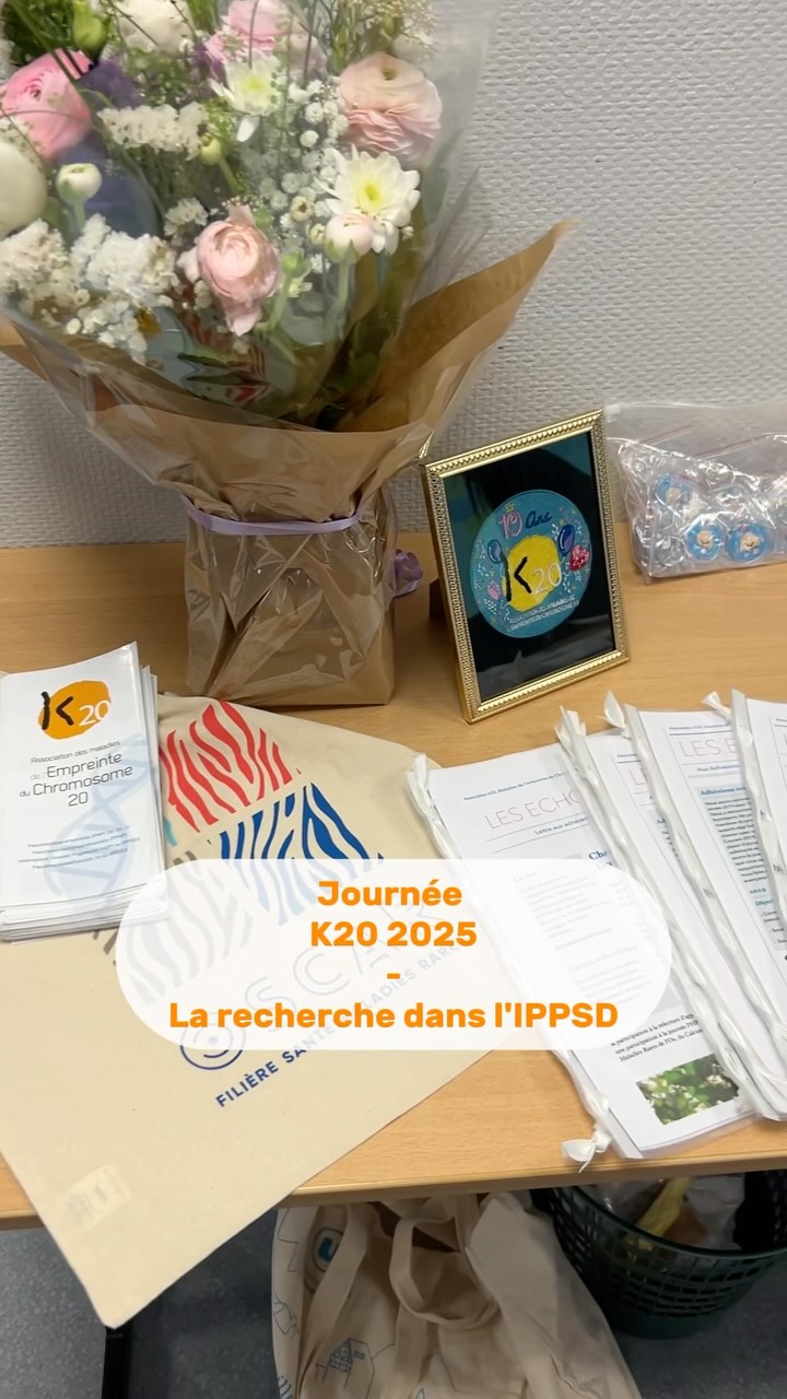🧬Samedi 22 mars a eu lieu la journée annuelle de l'association K20, une journée dédiée aux adhérents. 🧬
✨Cette année nous fêtons les 10 ans de l'association 🥳 et pour cet événement nous avons choisi le thème de la recherche dans l’IPPSD (Inactivating #PTH #PTHrP Signaling Disorders).✨
À cette occasion nous avons eu la chance d'accueillir Madame la professeure Agnès Linglart @linglartagnes , responsable du CRMR (centre de référence maladies rares🦠) #CaP de l'hôpital bicêtre AP-HP, qui nous a partagé l’Histoire de la recherche clinique sur l’IPPSD. ☺️Nous avons eu la chance d’accueillir aussi M. Jugurtha Berkenou, Chef de Projet de recherche clinique à l’hôpital Bicêtre qui nous a présenté les études en cours sur l’IPPSD dans le CRMR ; ainsi que M. Yahya Debza, Attaché de recherche clinique sénior, qui nous a présenté l’importance des Registres et de l’application BAMARA dans la recherche des maladies rares.
💡L’après midi a été consacrée aux groupes de travail Recherche, MDPH et Communication, orientations choisies par l’Association pour 2025.💡 Nous avons eu la chance d’être accompagnés par Arielle Peche, PhD, responsable régionale Ile de France à la Fondation Maladies Rares et par Fanny Clavier, #Responsable animation du réseau de l’Alliance Maladies Rares @alliance_maladies_rares .
✨Cette journée a été riche en informations, en rencontres et nous repartons avec pleins d’idées et d’espérance !✨🍀🍀 #maladiesrares #associationk20 #10ans #recherche #solidarité #ensemble #rarediseases #pseudohypoparathyroïdies #alliancemaladiesrares