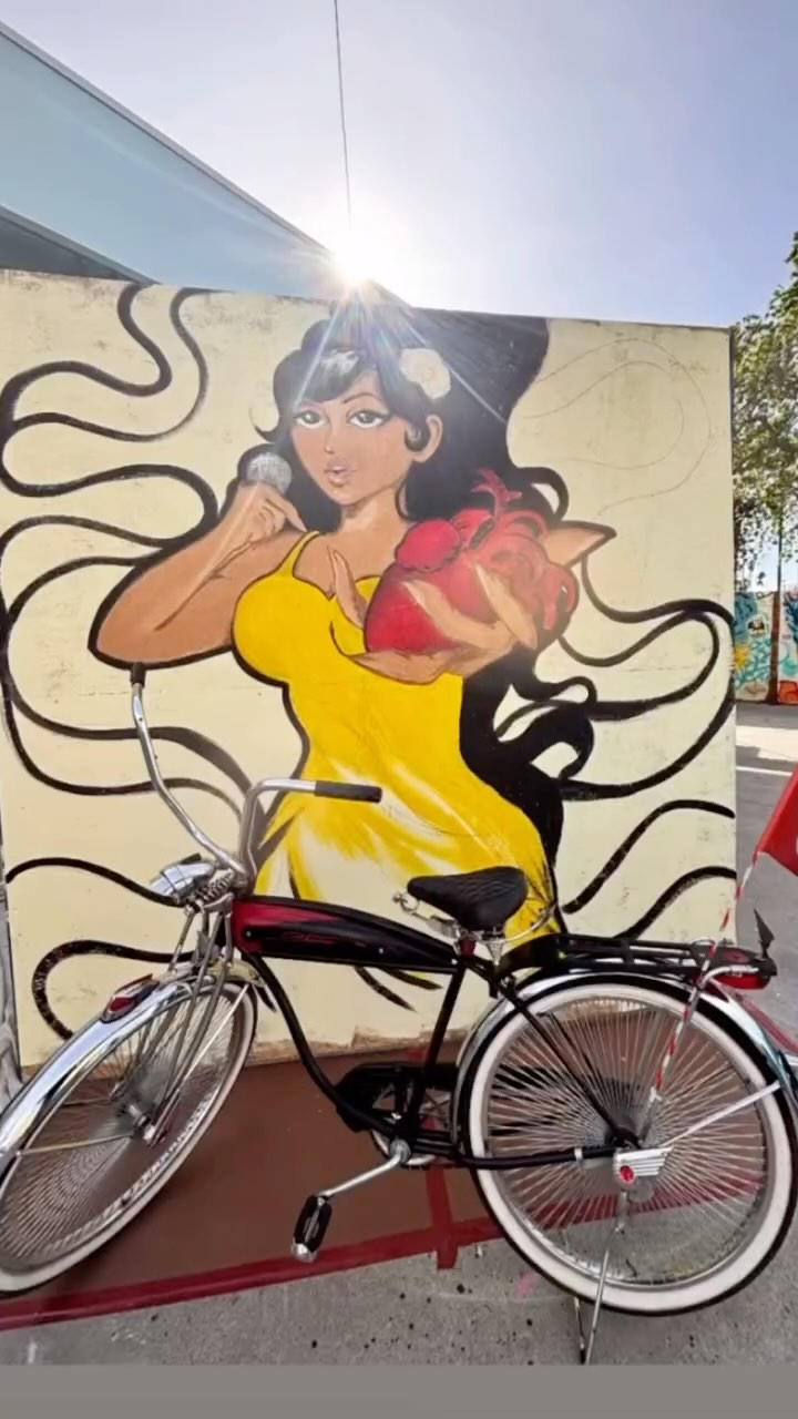 Friday 6th Street Art Walk
@6thstreetartstudios_95020
Artist:
@sobacollective
@chokotattoos
@ce2ho
@thejamsbrand
DJ:
@garlic_soul
Little unfinished mural got tired at the end😅 but good vibes, chill music y cool peoples. Had a good time 🥰✨
#murals #painting #paint #spraypaint #loveart #DJ #artwalk #gilroy #gilroyart