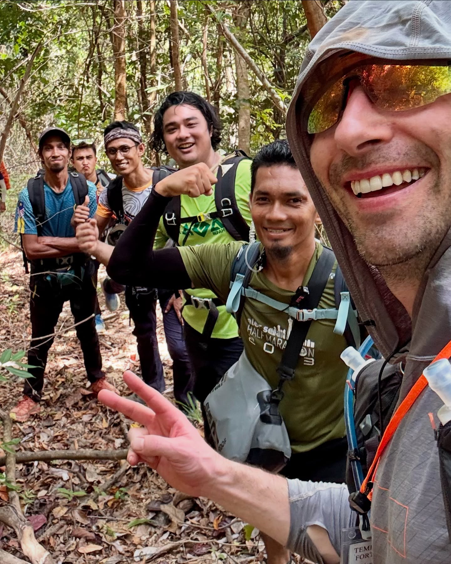 My heartfelt appreciation for the porters and local crew supporting this jungle-based project, many of whom are not eating or drinking during the daylight hours of Ramadan. I’m pretty sure if I tried this I would keel over. They remain rock solid 💪 like the true masters of this environment. Without their contribution, projects and adventures like these just wouldn’t be possible 👊. I salute you 🫡 @secret.compass @@the_explorers_club @nomadrisk @sireed1664 @georgina.preston
@harryblackiston #jungle #exped #ramadan